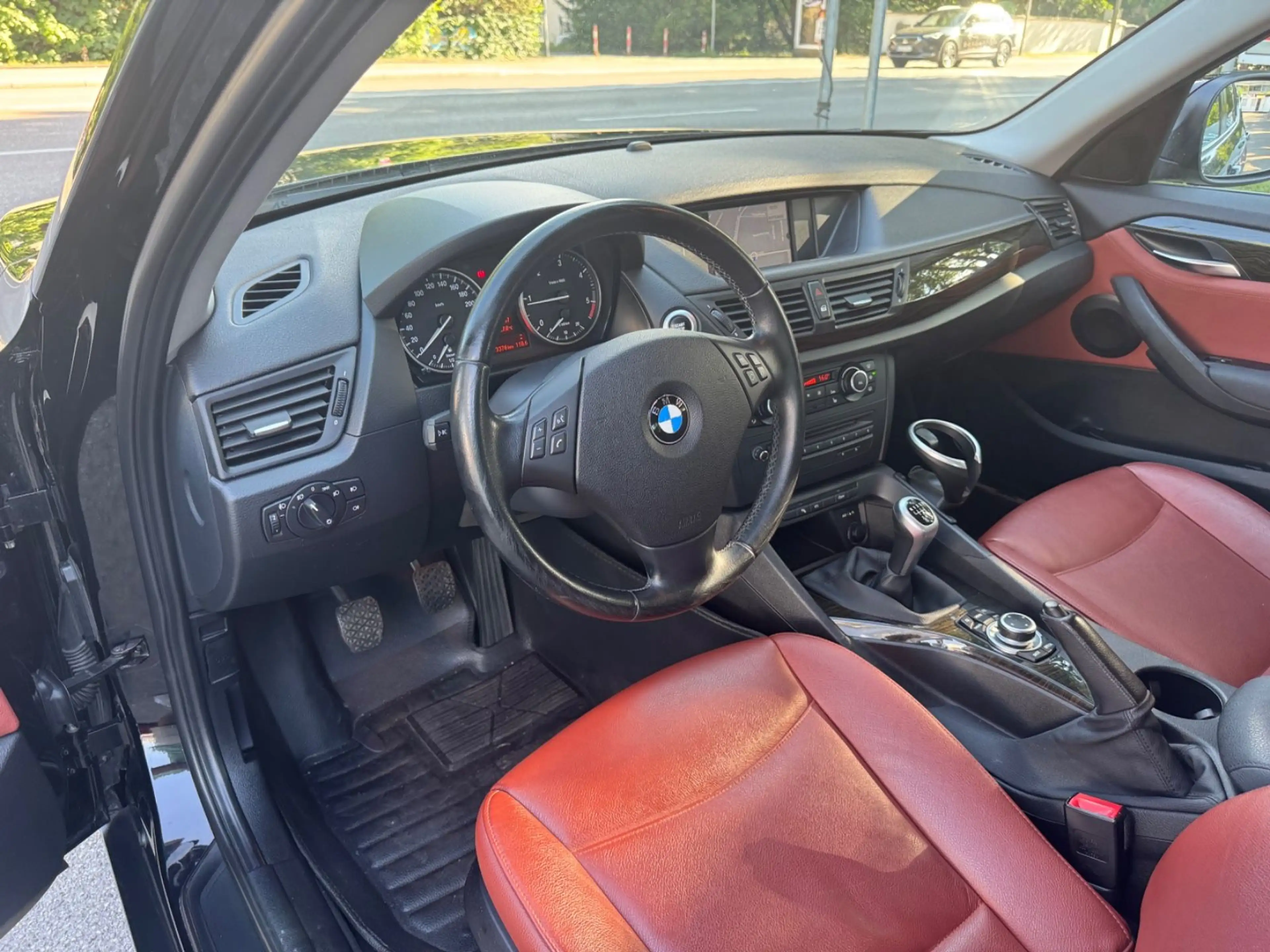 BMW X1 20 d sDrive Leder Navi SHZ PDC — photo 14