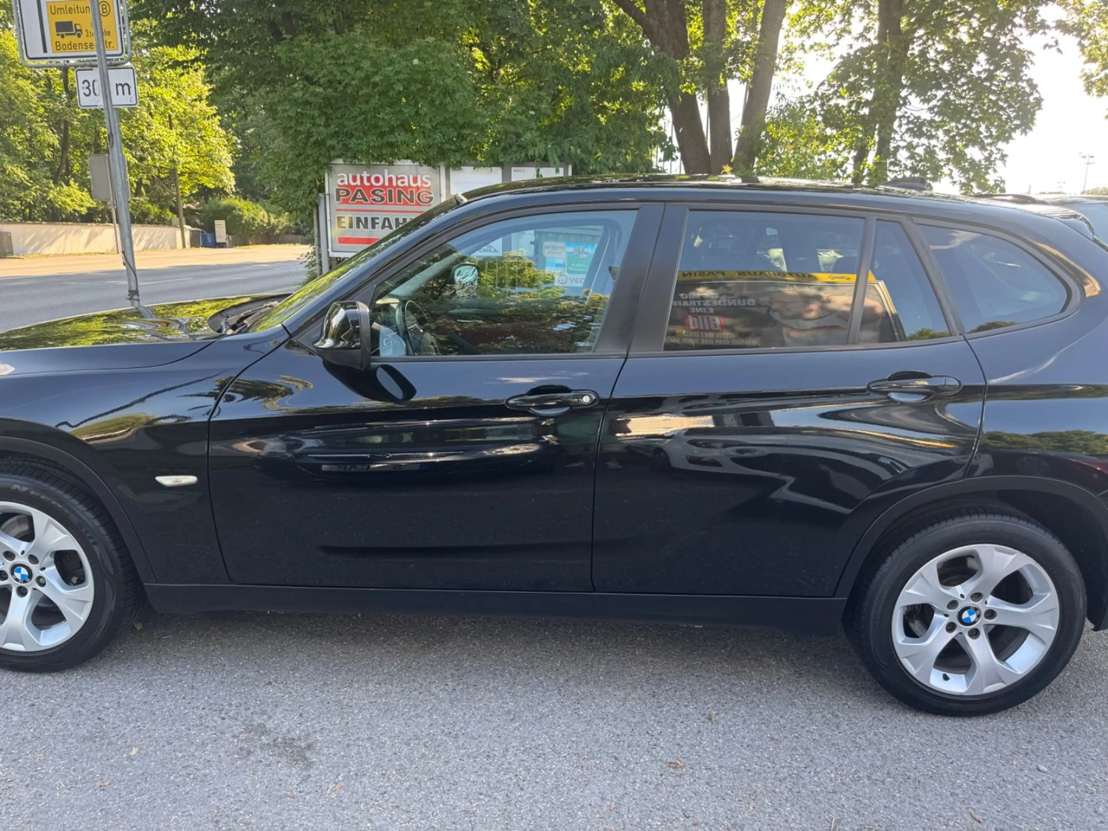 BMW X1 20 d sDrive Leder Navi SHZ PDC — photo 8