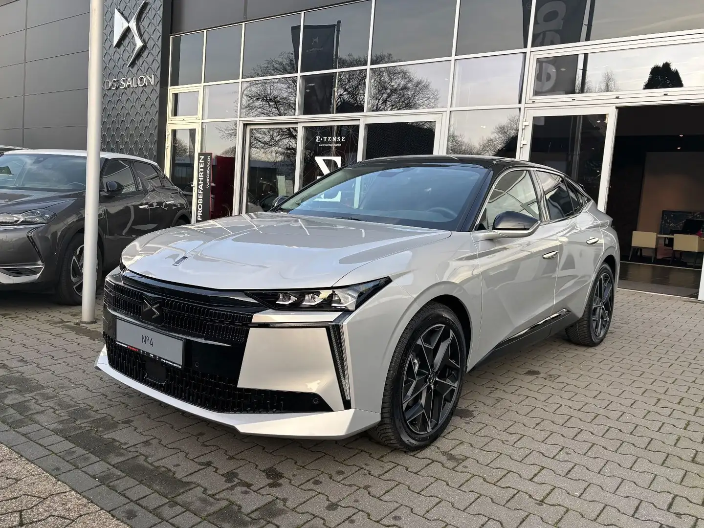 DS Automobiles DS 4 DS N°4 ÉTOILE + Alcantara HYBRID 145 Argintiu - 1