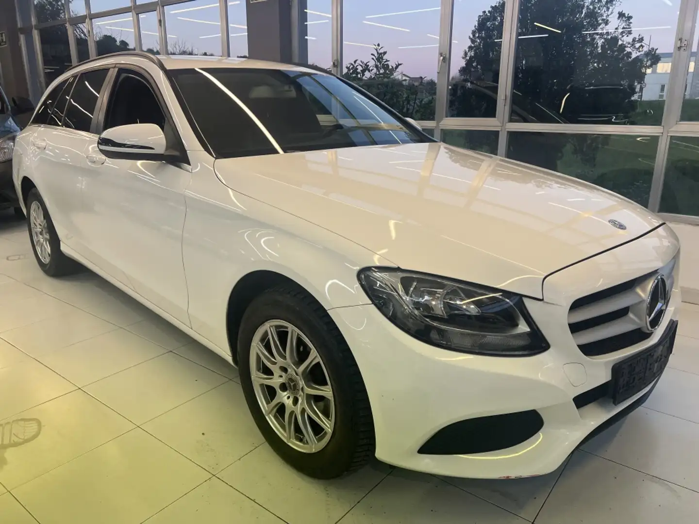 Mercedes-Benz C 220 Estate 220BlueTec Weiß - 2