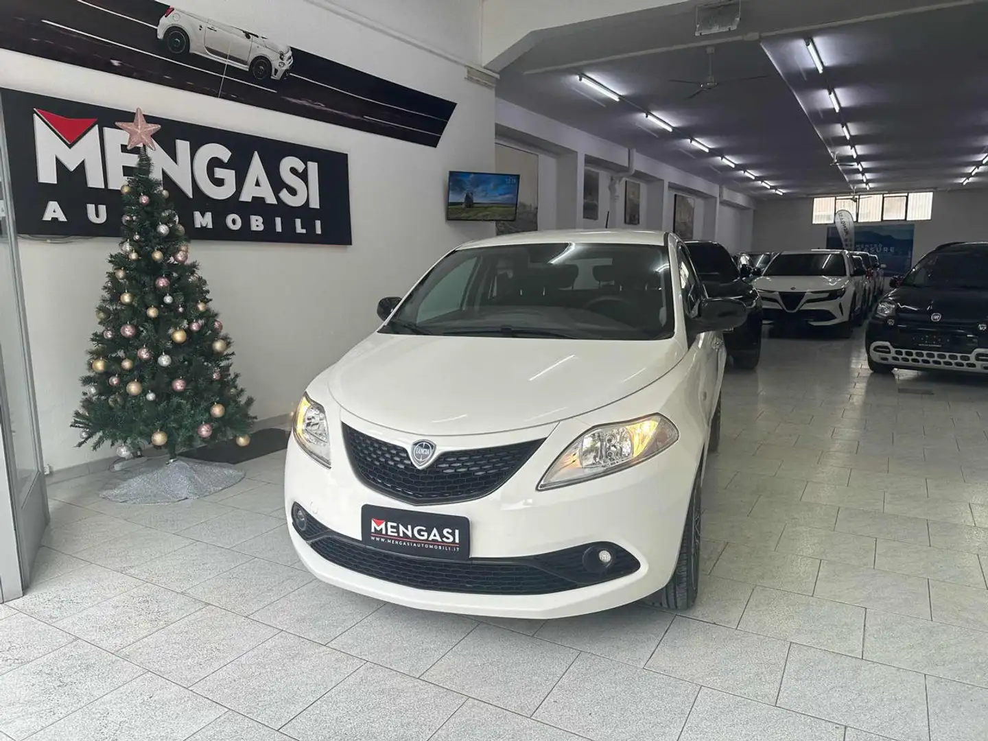 Lancia Ypsilon 1.0 FireFly Hybrid Ecochic Gold Blanc - 1