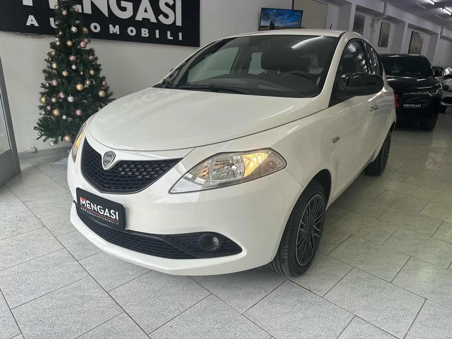 Lancia Ypsilon 1.0 FireFly Hybrid Ecochic Gold Blanc - 2
