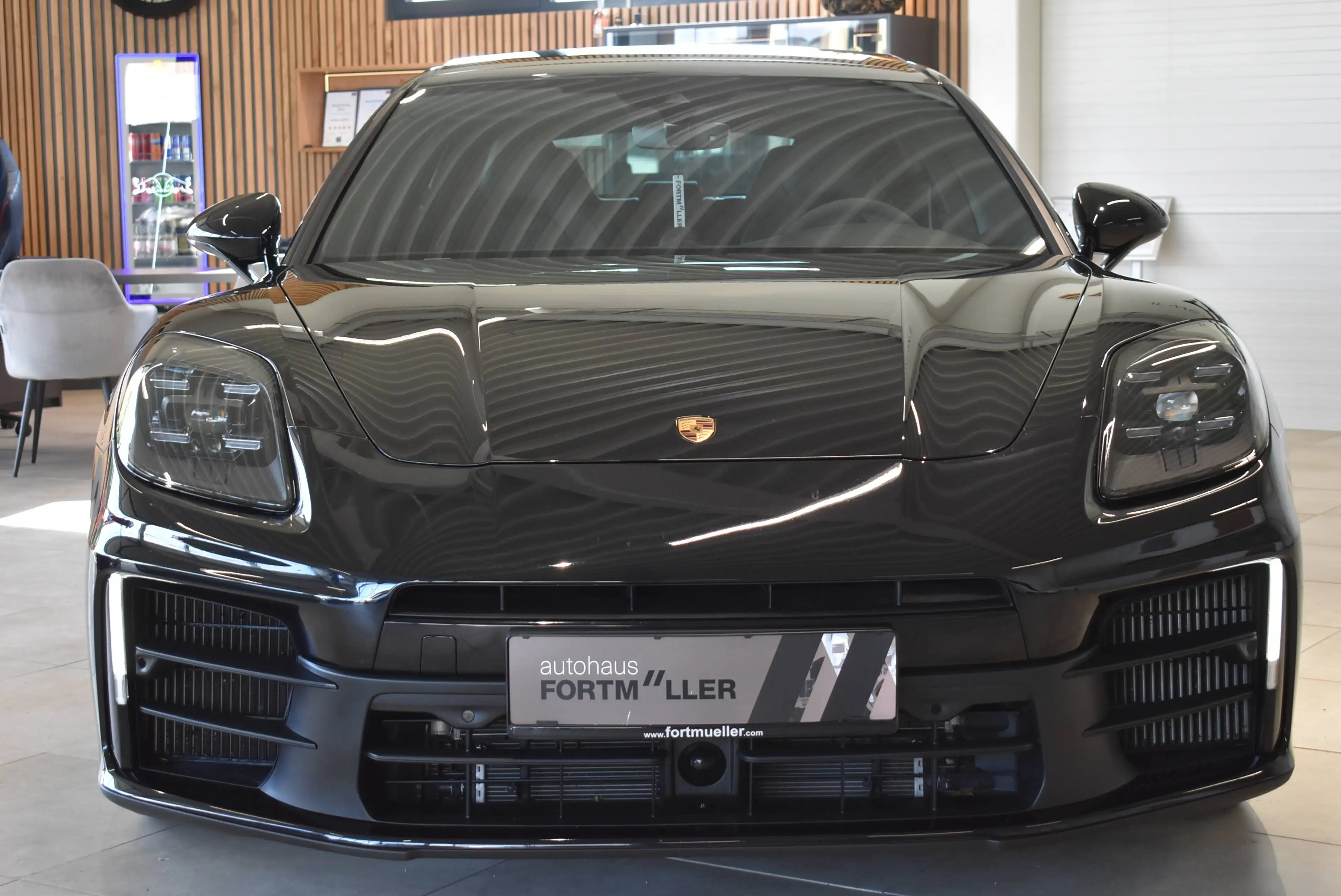 Porsche Panamera 4 E-Hybrid — photo 2