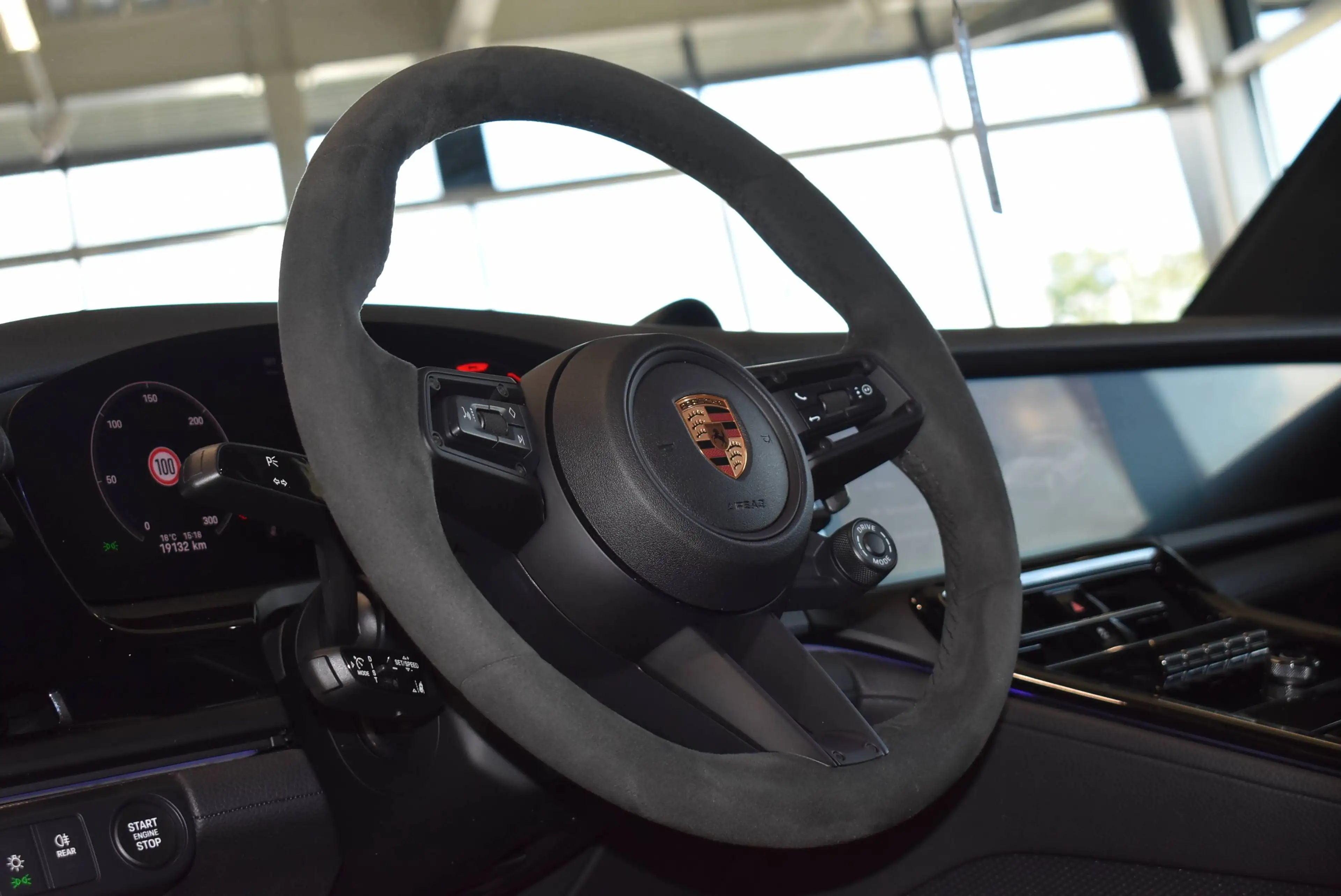 Porsche Panamera 4 E-Hybrid — photo 19