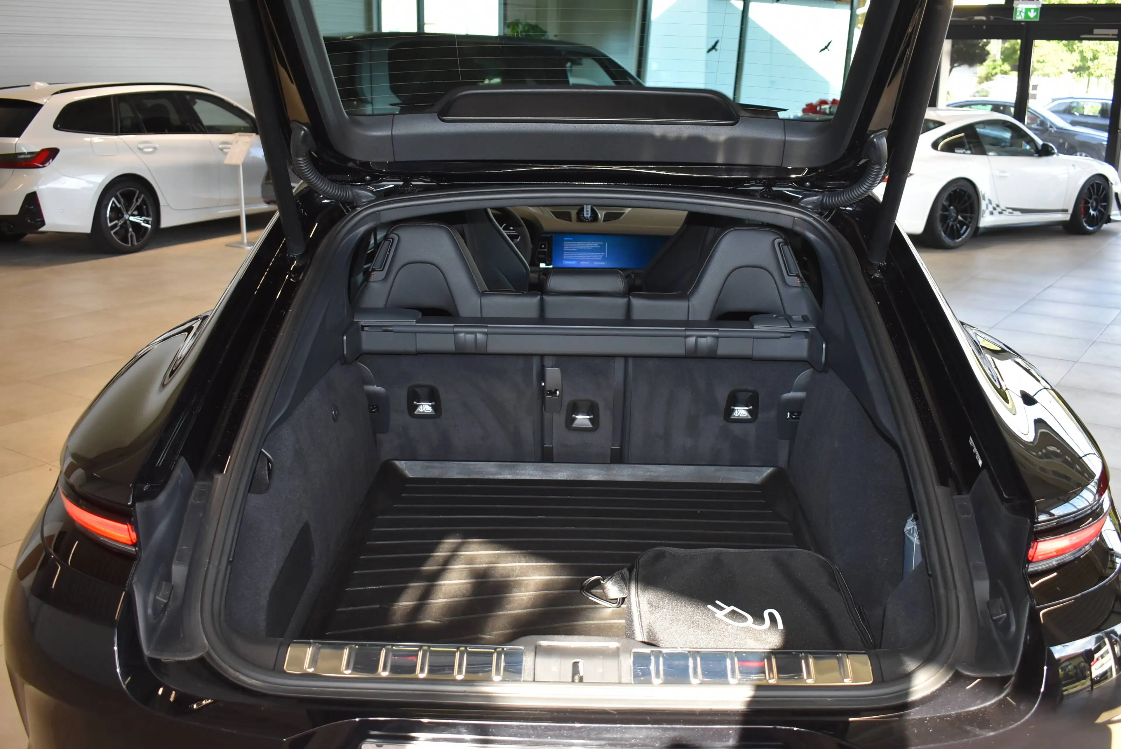 Porsche Panamera 4 E-Hybrid — photo 12