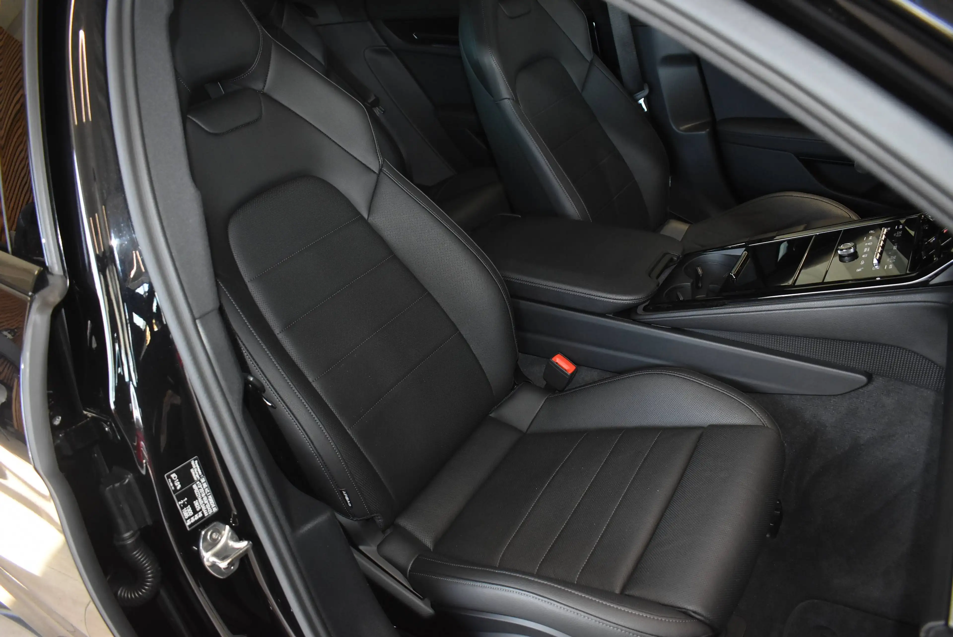 Porsche Panamera 4 E-Hybrid — photo 23