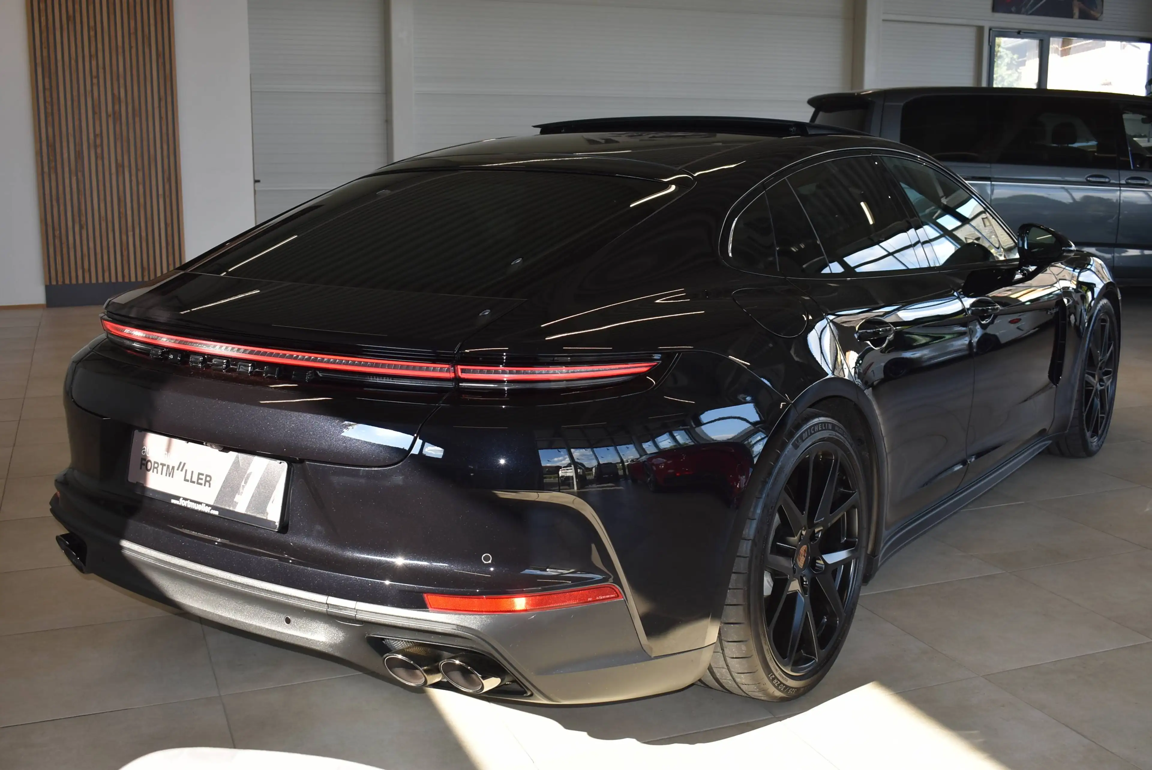 Porsche Panamera 4 E-Hybrid — photo 10