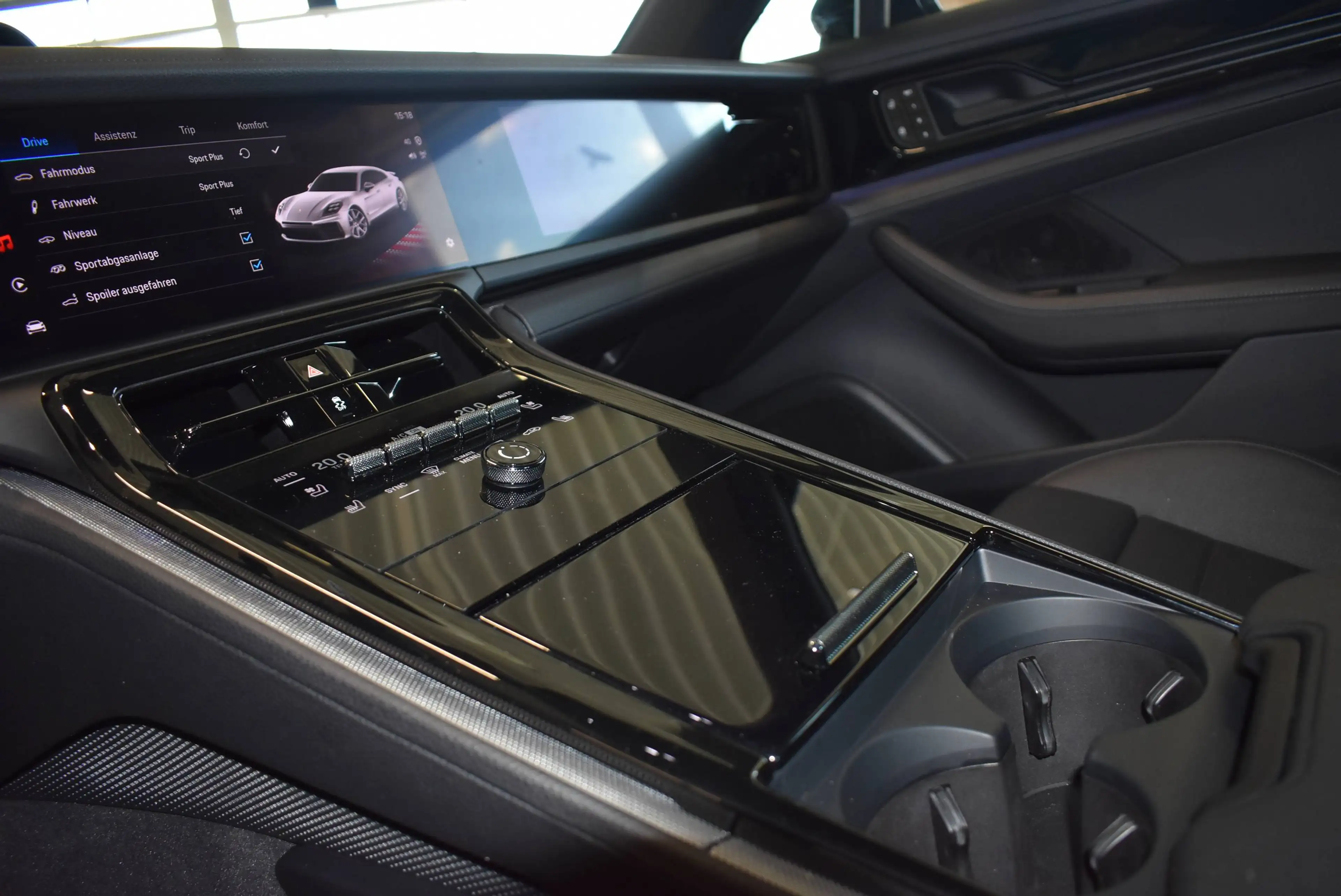 Porsche Panamera 4 E-Hybrid — photo 20