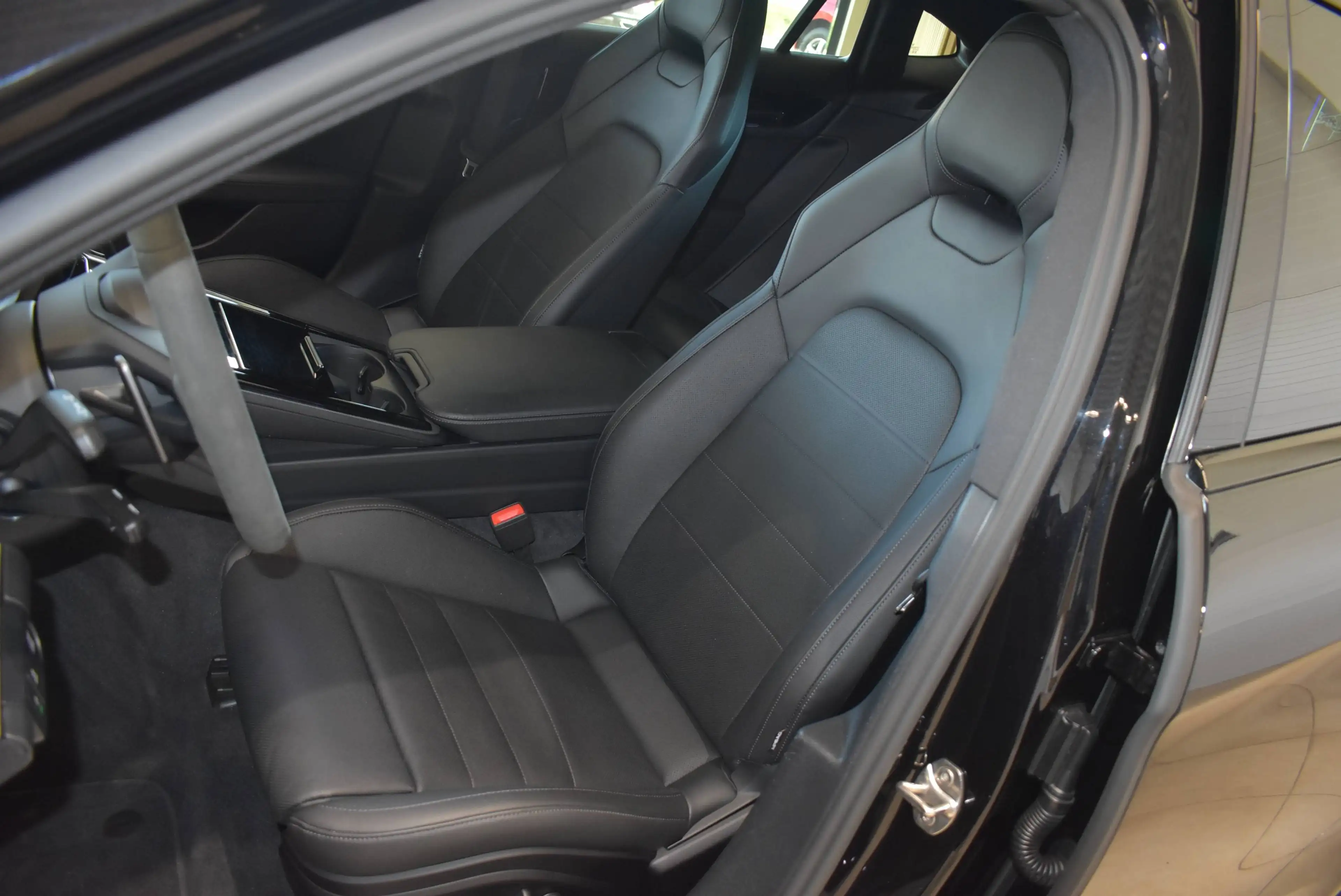 Porsche Panamera 4 E-Hybrid — photo 21
