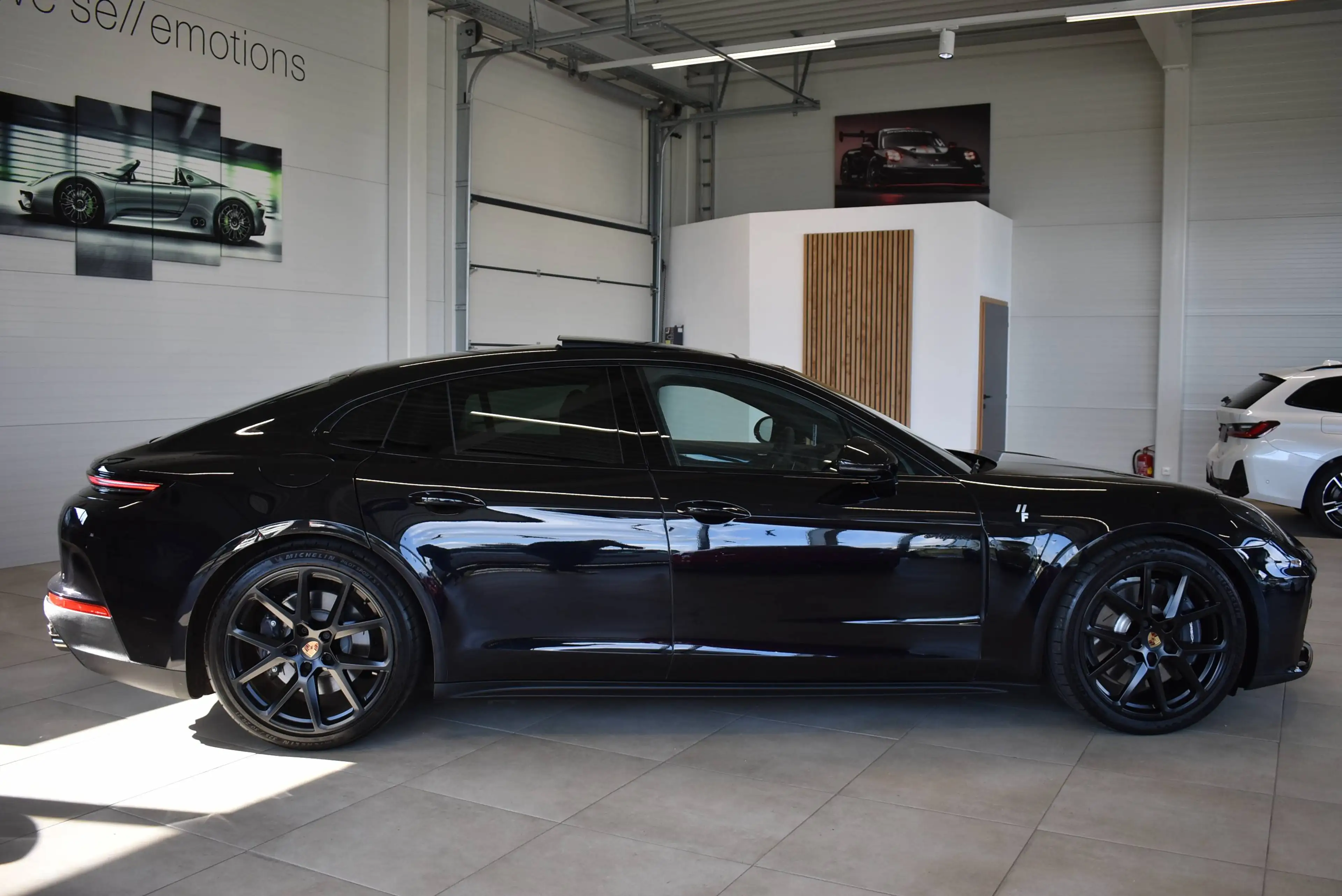 Porsche Panamera 4 E-Hybrid — photo 11