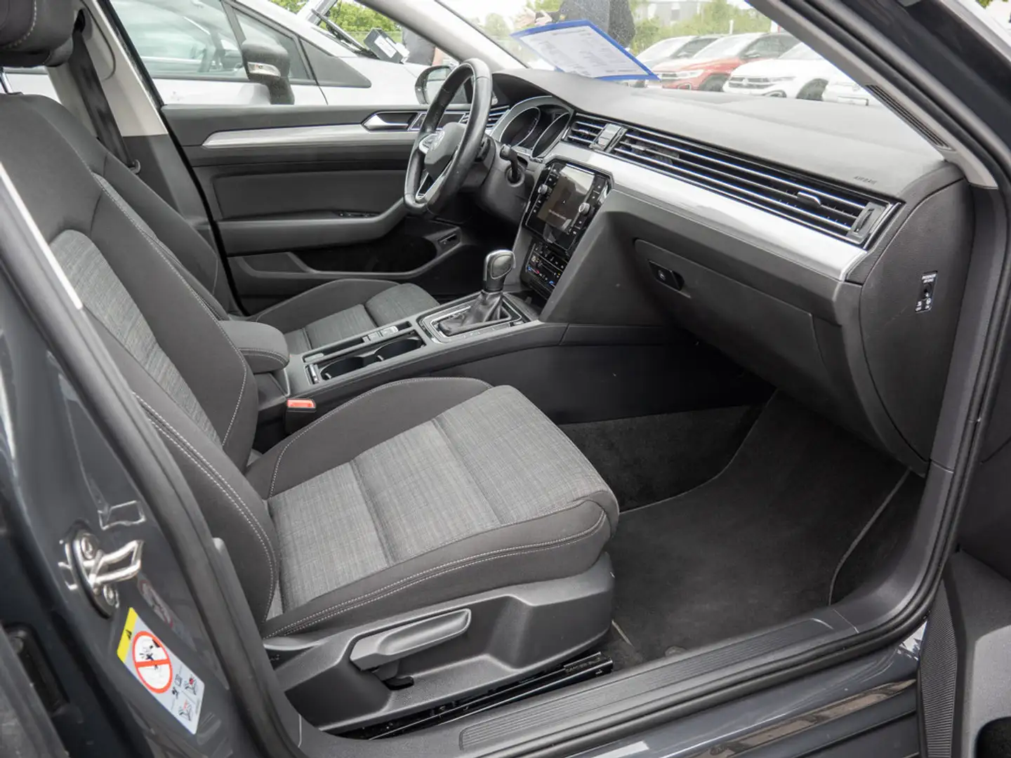 Volkswagen Passat Variant 2.0 TDI Business NAVI ACC LED Grau - 2