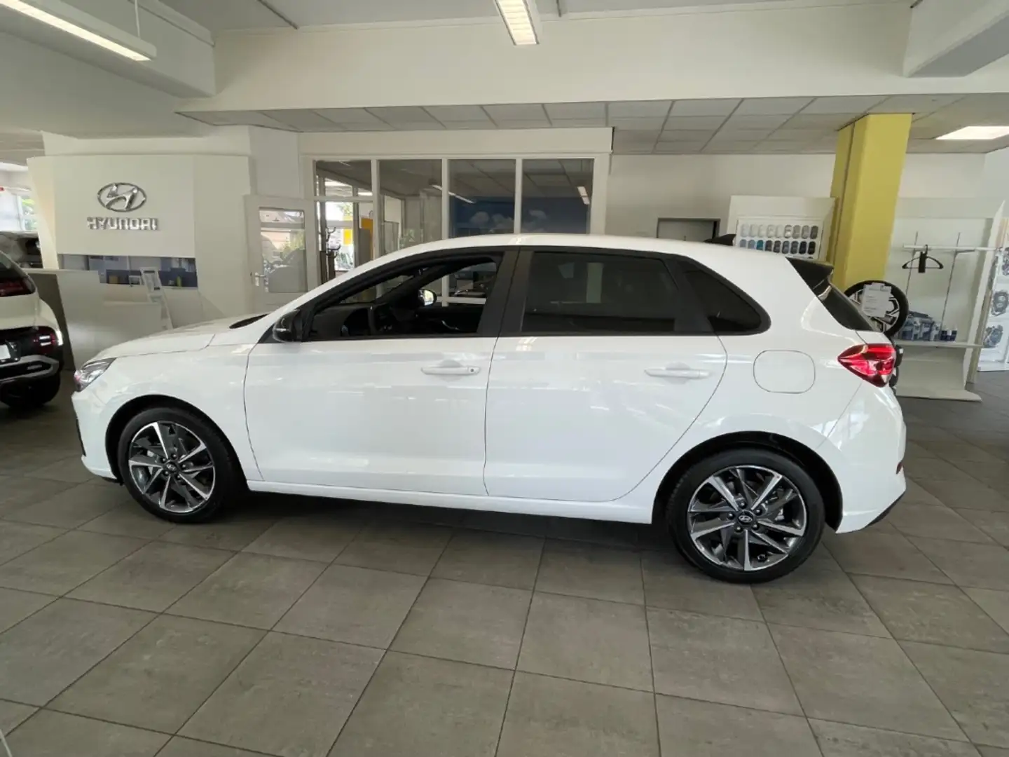 Hyundai i30 Advantage 1.0 T-GDI EU6e Navi Digitales Cockpit LE Weiß - 2