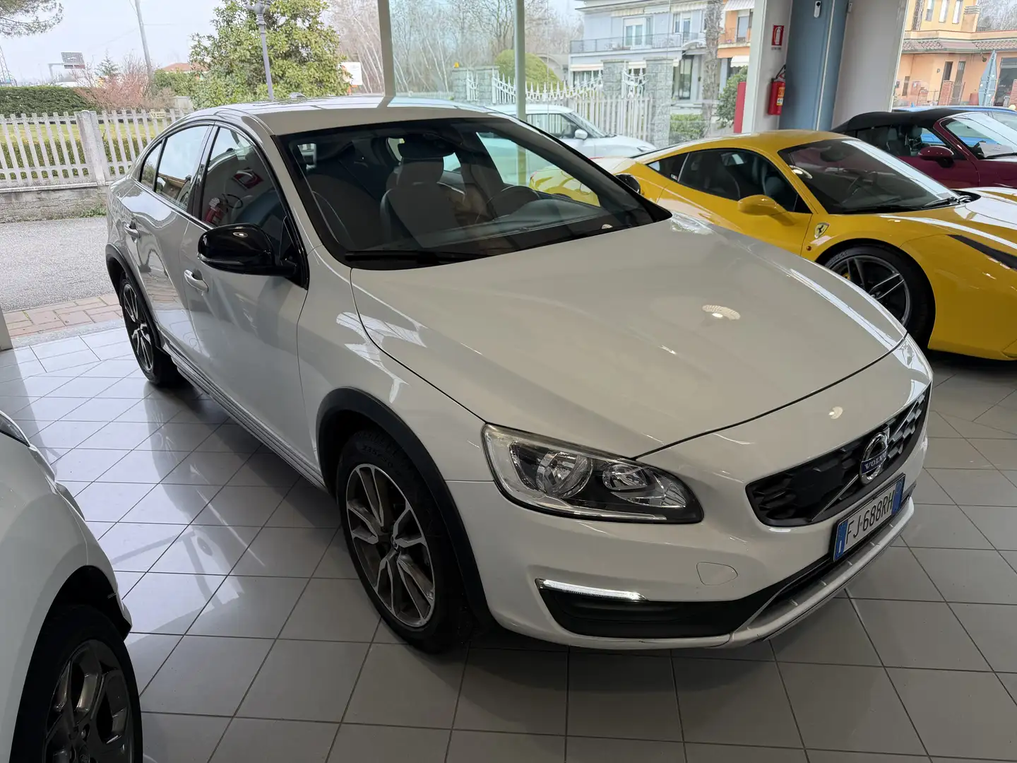 Volvo S60 Cross Country S60 Cross Country 2.0 d3 Momentum geartronic Weiß - 2