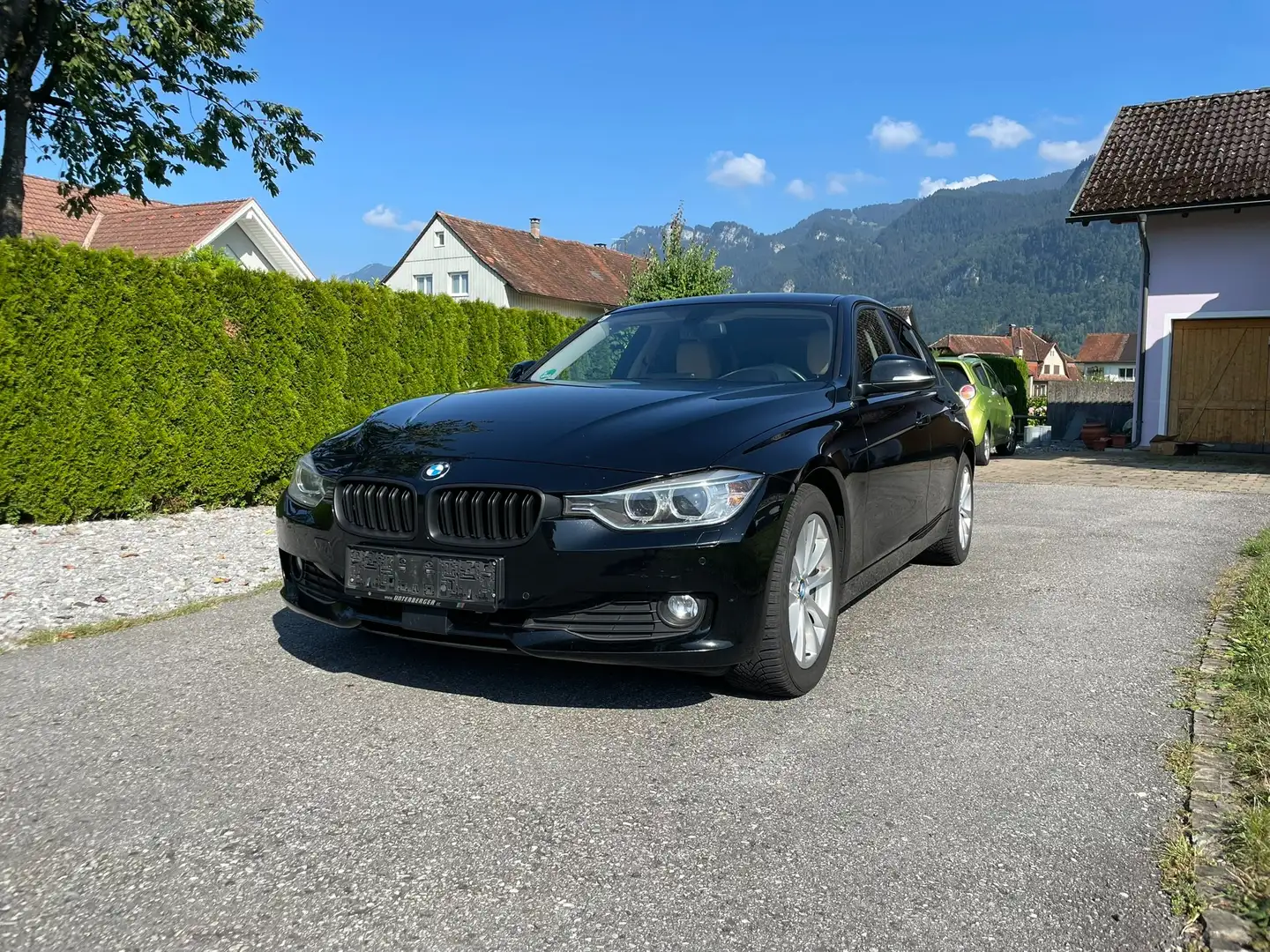 BMW 320 320d/Leder/Navi/Head Up Display Schwarz - 2