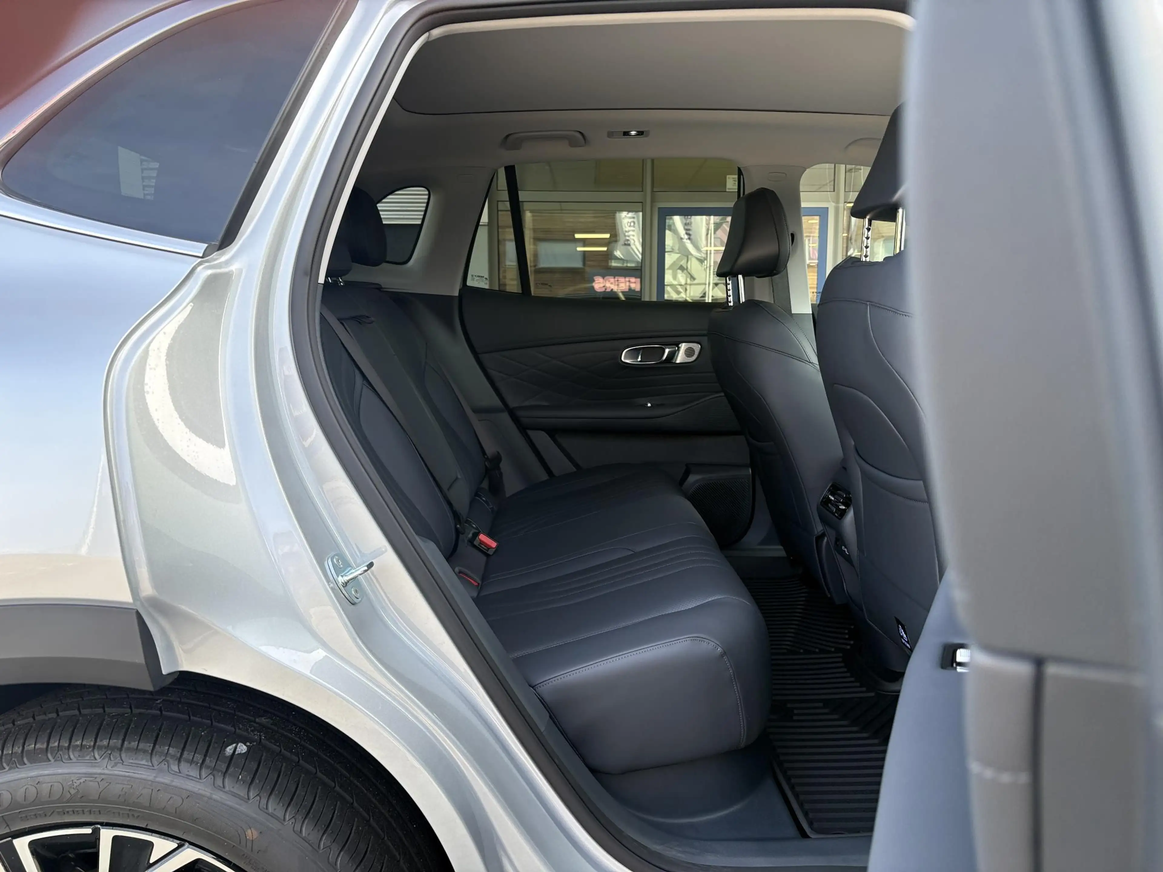 Geely Starray EM-i 1.5 Max+ 262 PK | Panoramadak | Stoelverwarming & — photo 6