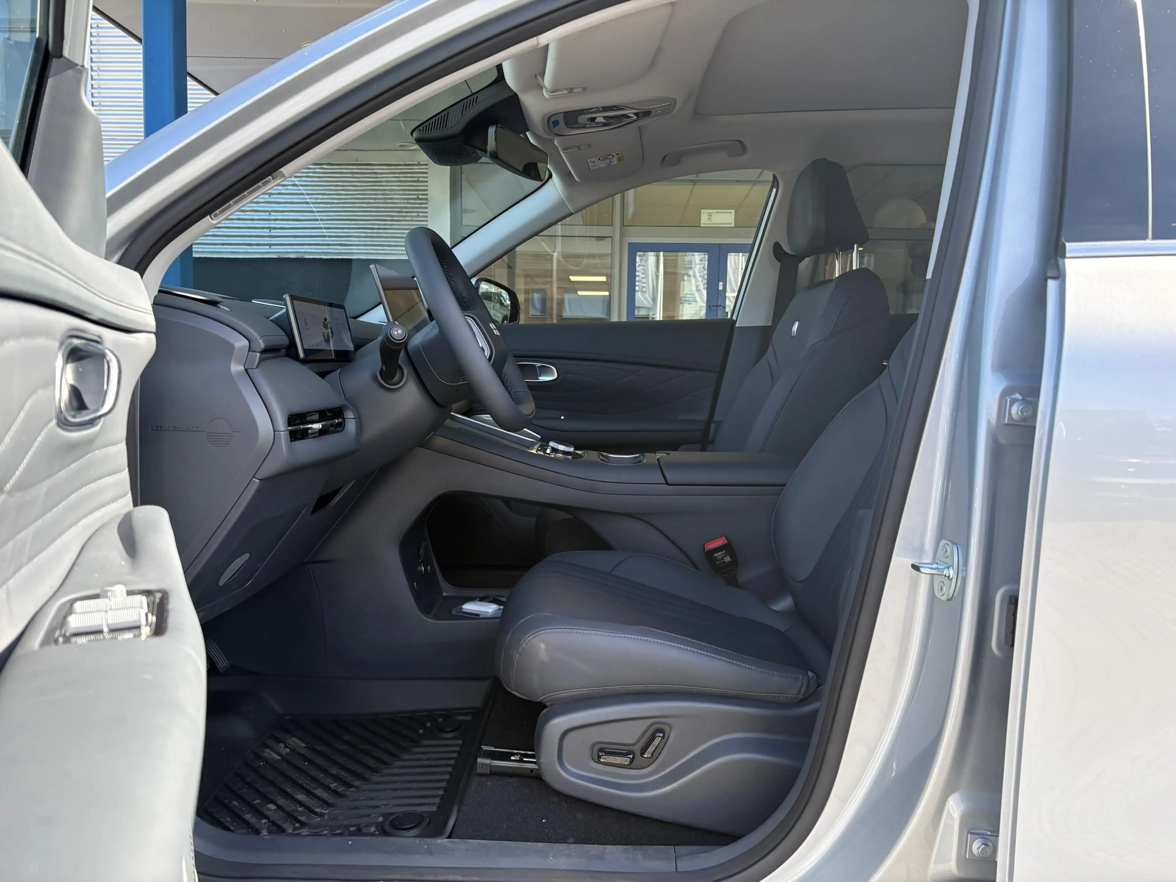 Geely Starray EM-i 1.5 Max+ 262 PK | Panoramadak | Stoelverwarming & — photo 14
