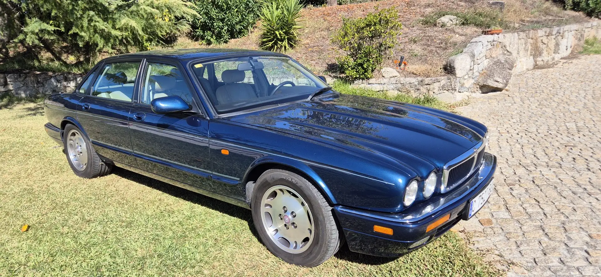 Jaguar XJ40 SPORT Blau - 1