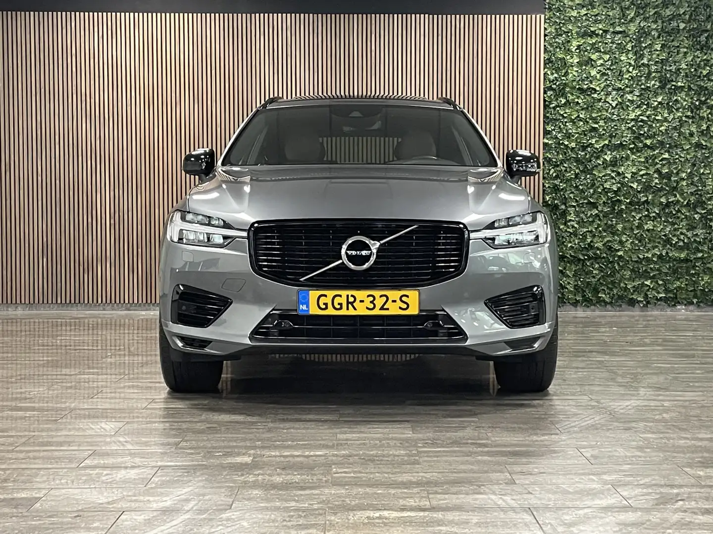 Volvo XC60 T6 AWD Recharge R-Design | Uniek! | Luchtvering | Grau - 2