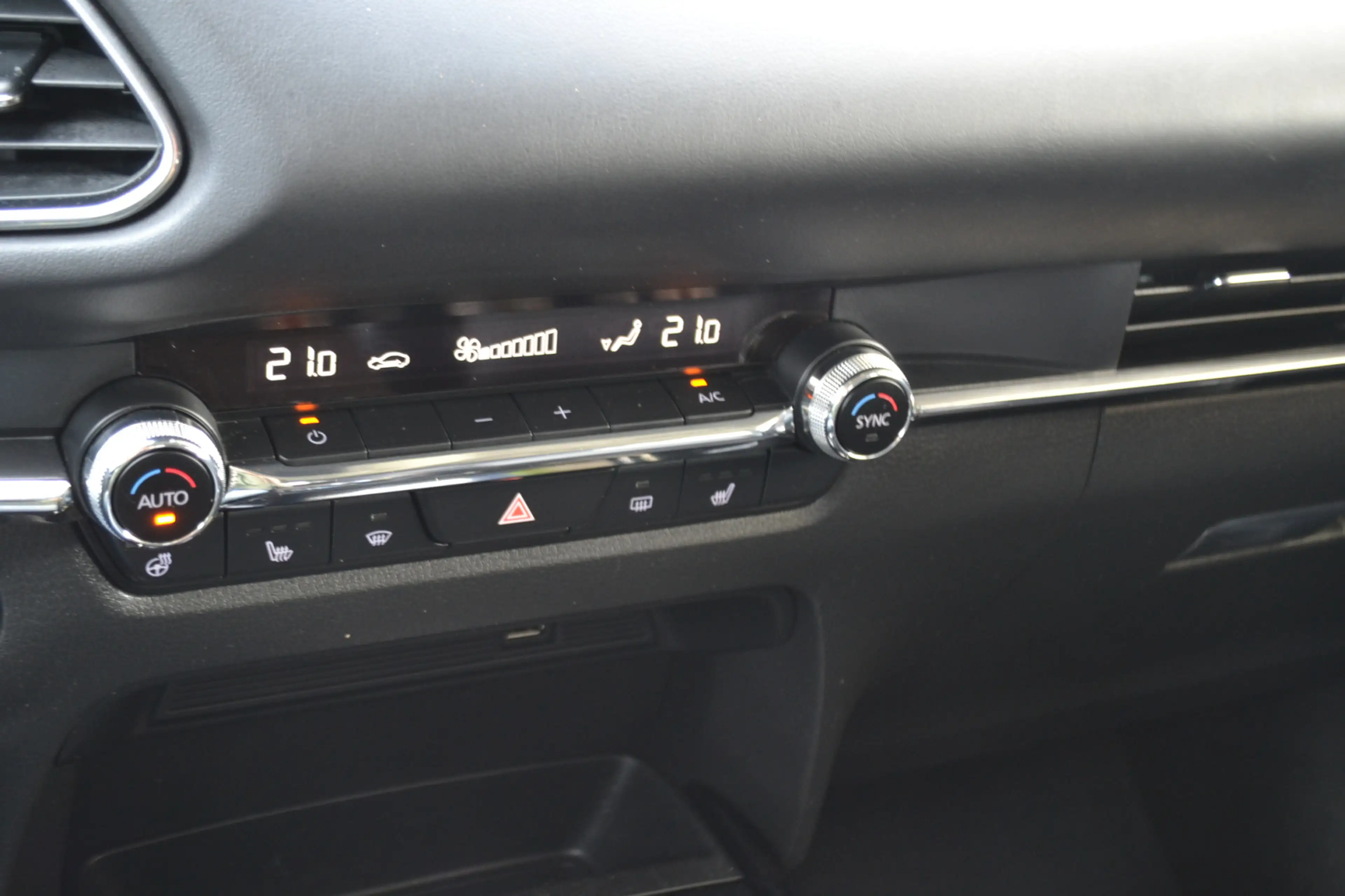 Mazda CX-30 2.0 e-SkyActiv-X M Hybrid Luxury BOSE | Memory sto — photo 31