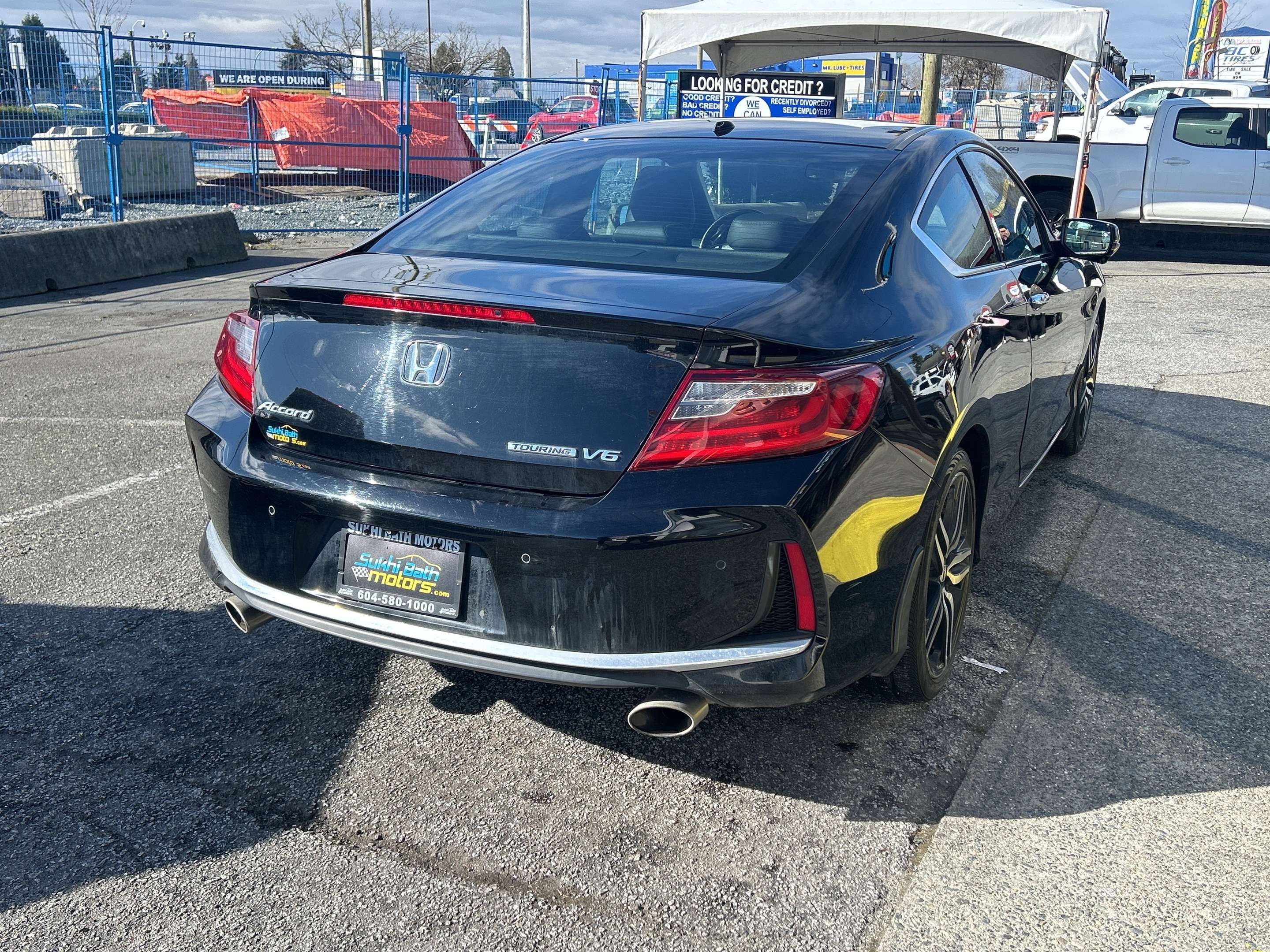 2016 Honda Accord Touring + LEATHER + NAVIGATION + APPLE CARPLAY — снимка 1