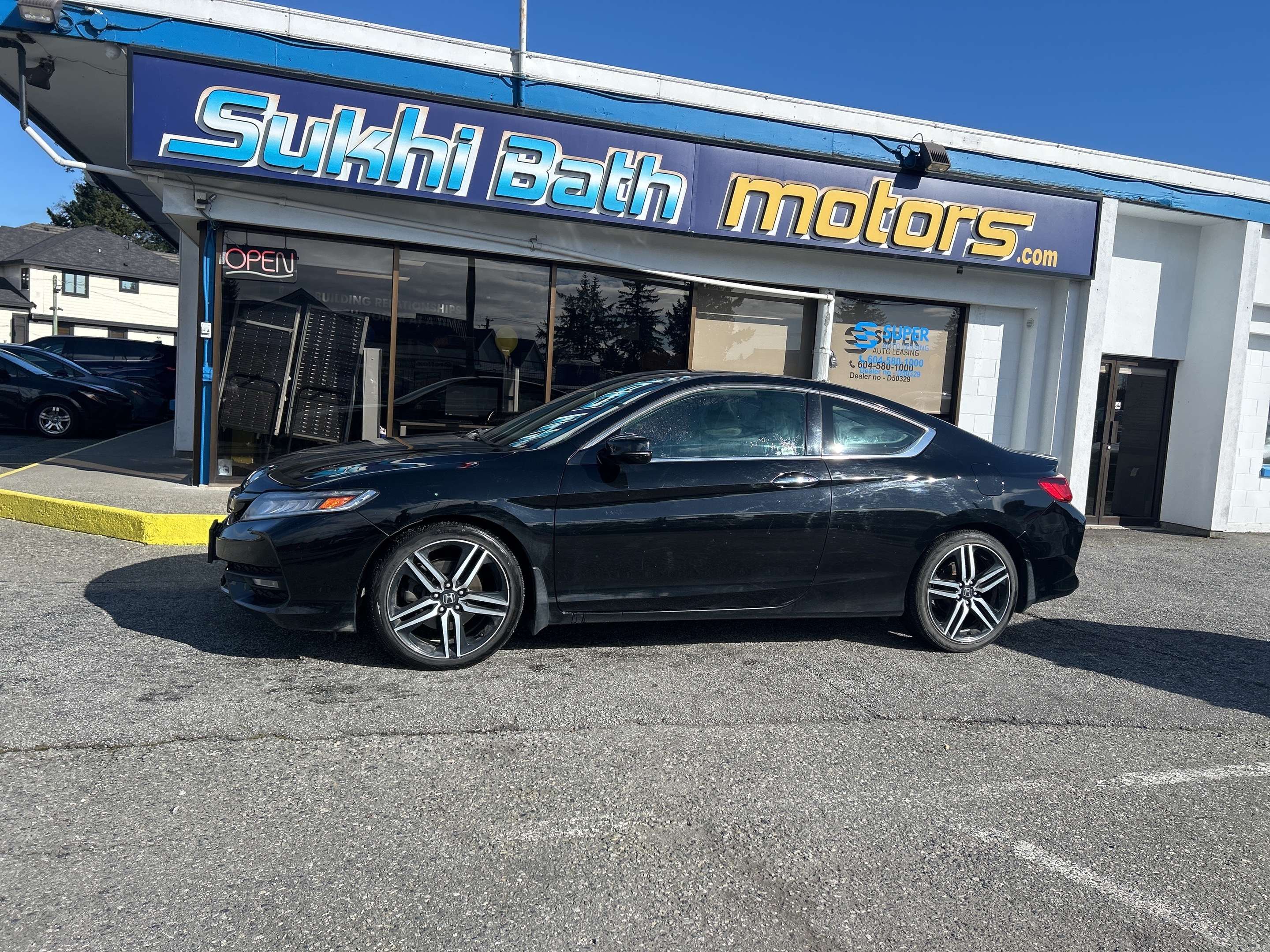 2016 Honda Accord Touring + LEATHER + NAVIGATION + APPLE CARPLAY