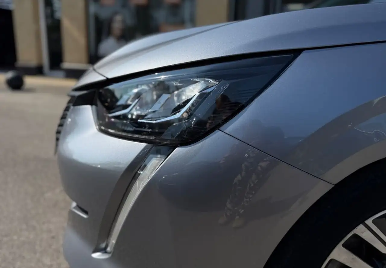 Peugeot 208 208 — photo 14