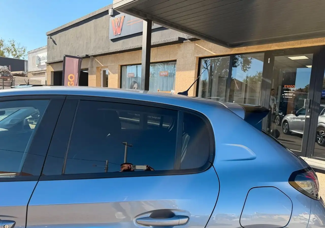 Peugeot 208 208 — photo 15