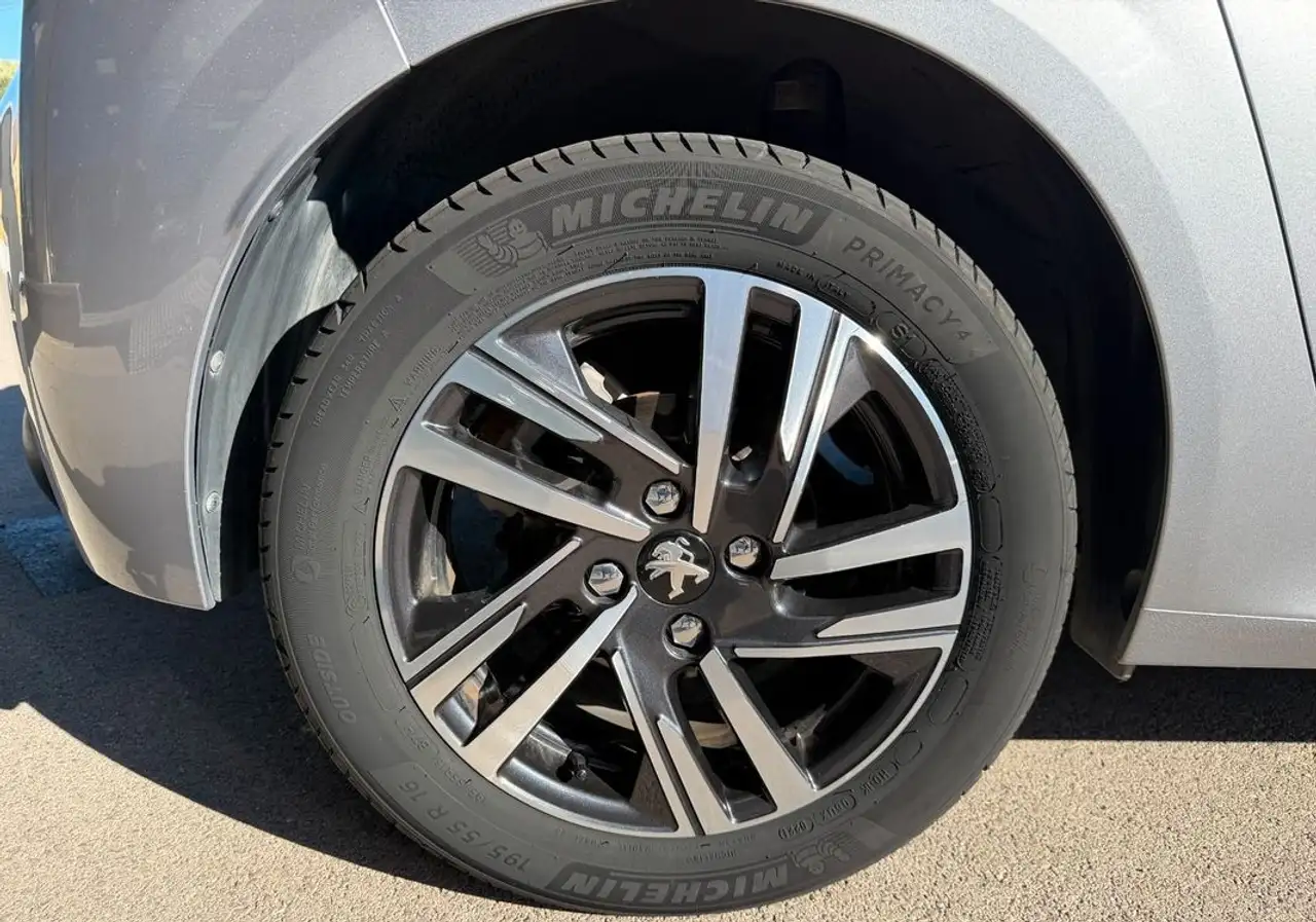 Peugeot 208 208 — photo 24