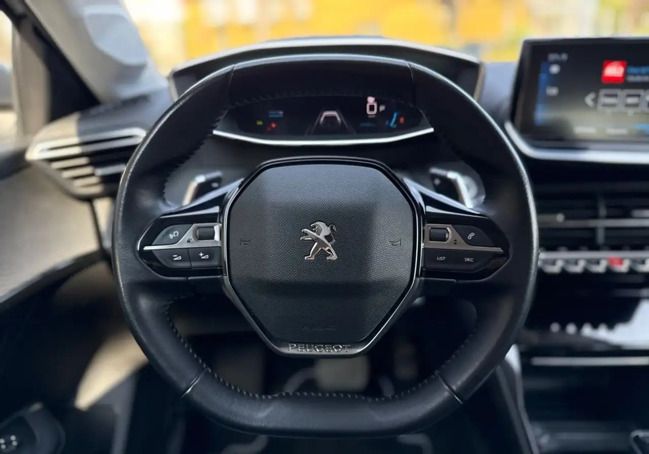 Peugeot 208 208 — photo 4