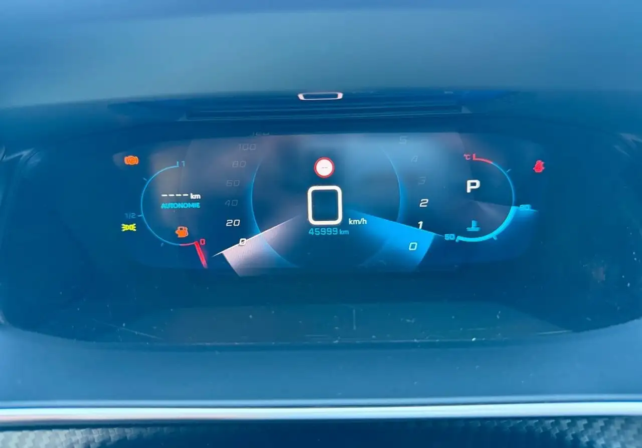Peugeot 208 208 — photo 11
