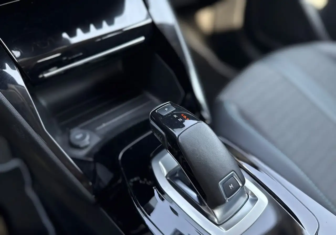 Peugeot 208 208 — photo 28