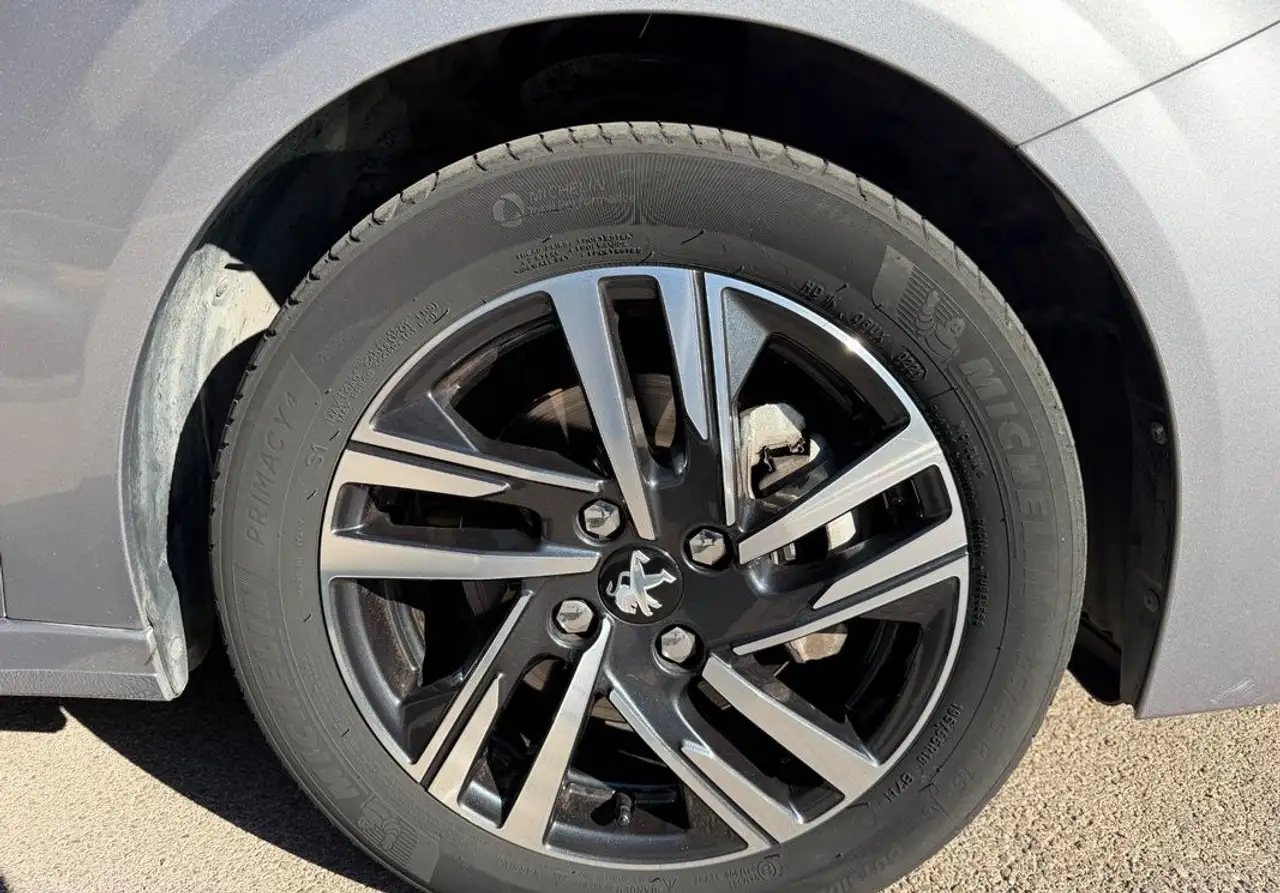 Peugeot 208 208 — photo 25