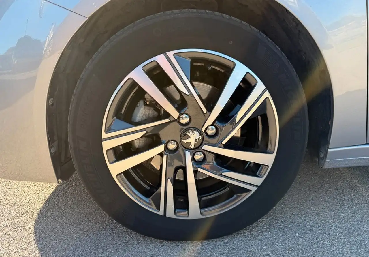 Peugeot 208 208 — photo 13