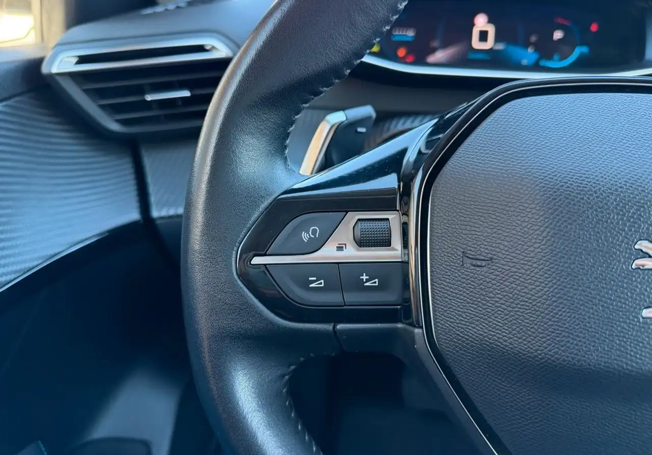 Peugeot 208 208 — photo 26