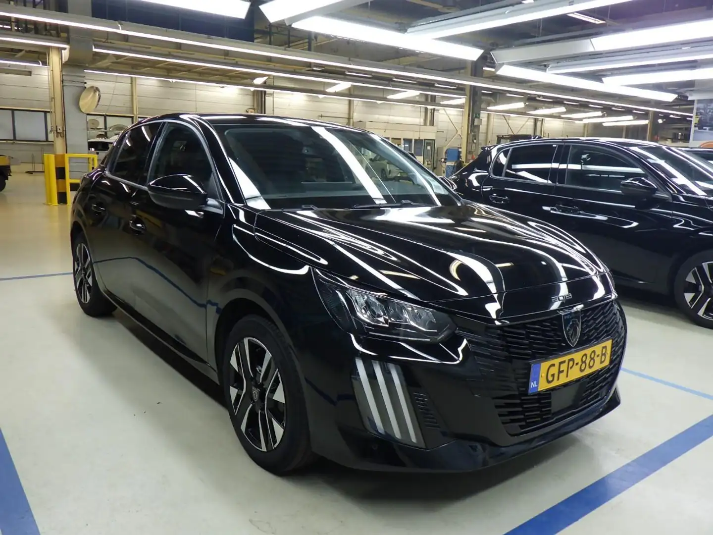 Peugeot 208 Hybrid 100 e-DCS6 Allure | Automaat | Navigatie | Zwart - 2