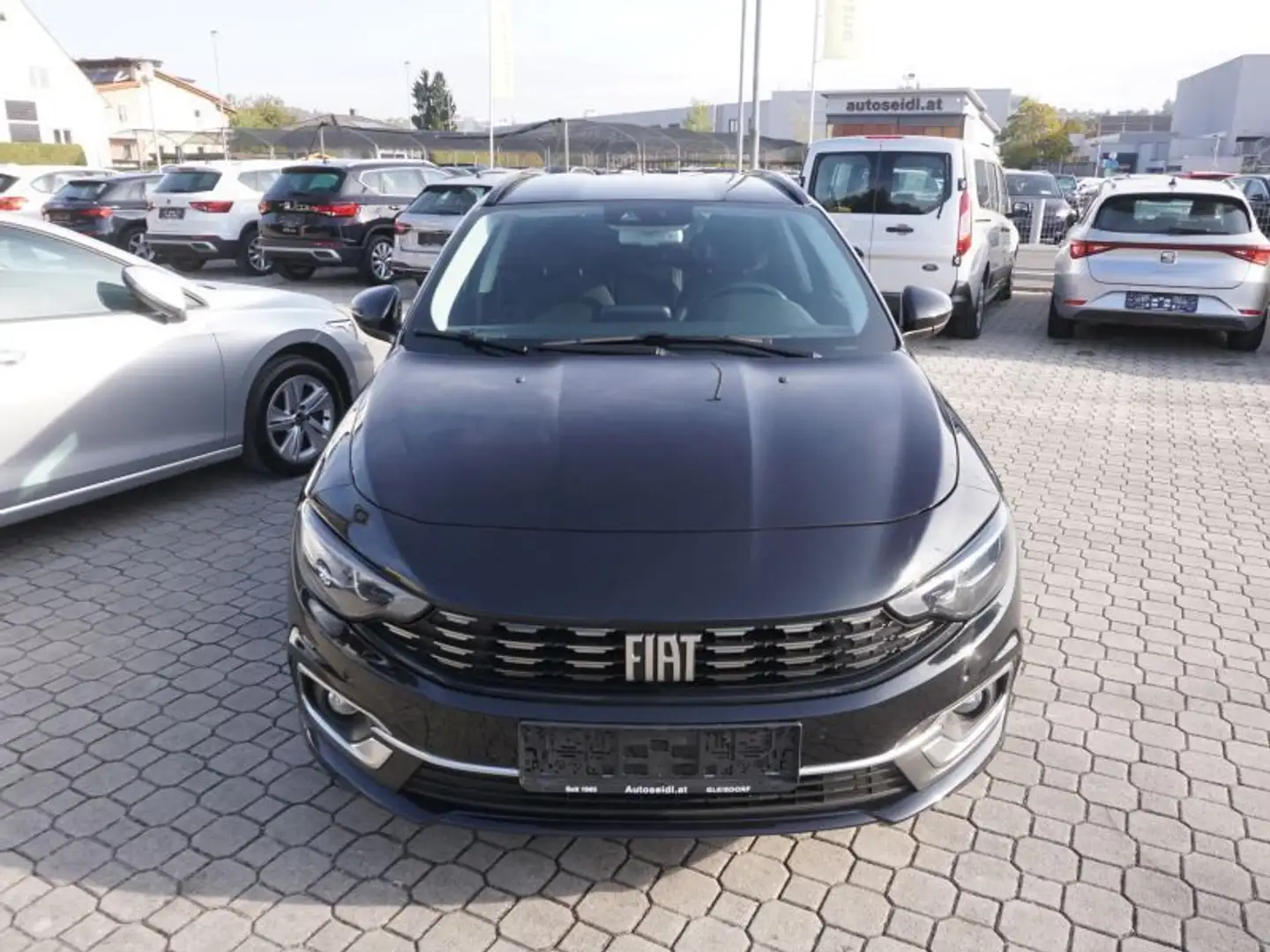 Fiat Tipo MultiJet 130 SCR Life *NAVI+LED+17"ALU* Schwarz - 2