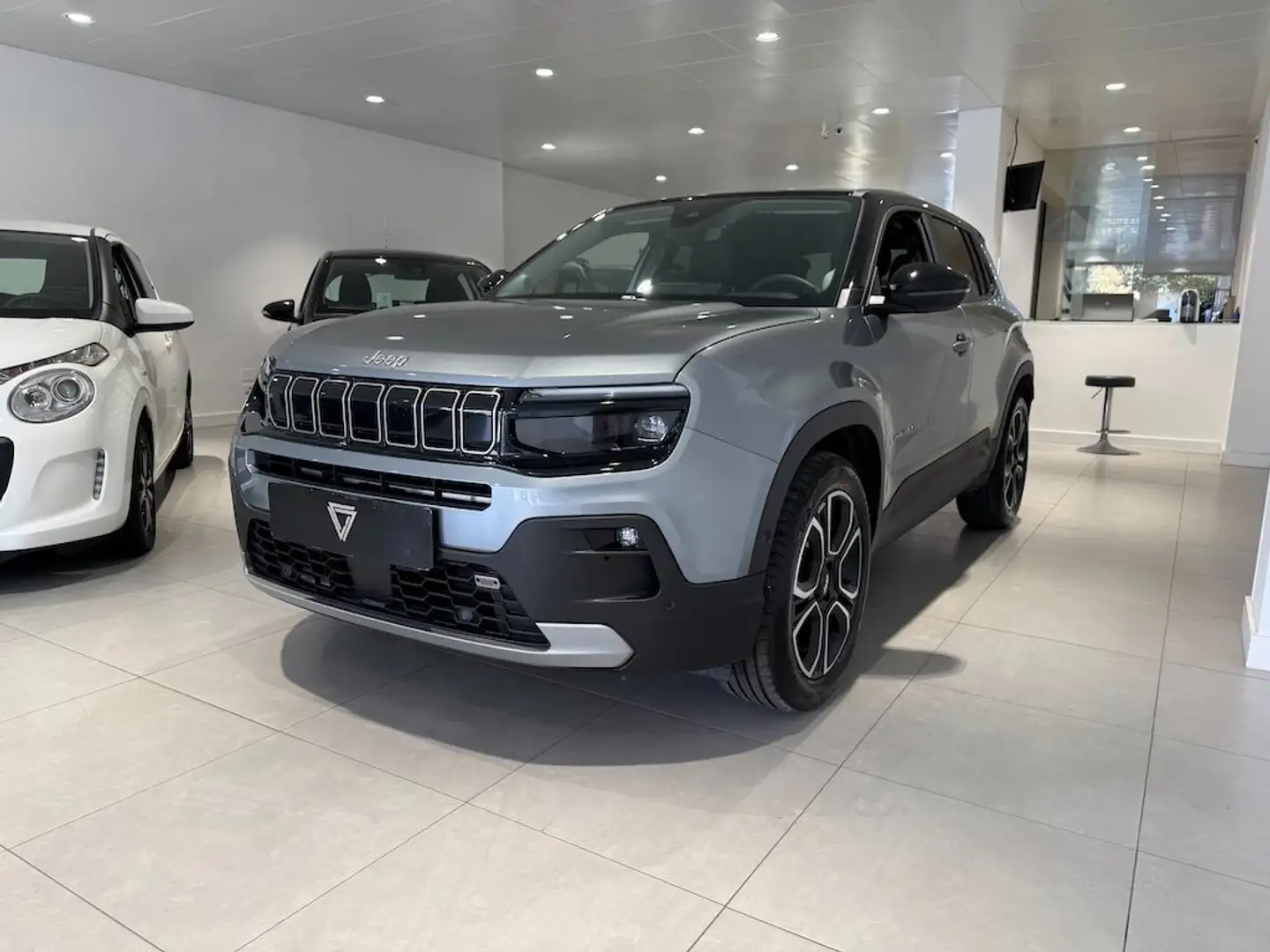 Jeep Avenger Avenger 1.2 turbo Summit fwd 100cv Gris - 1