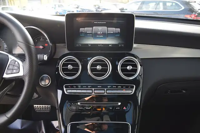 Mercedes-Benz 250 view 7