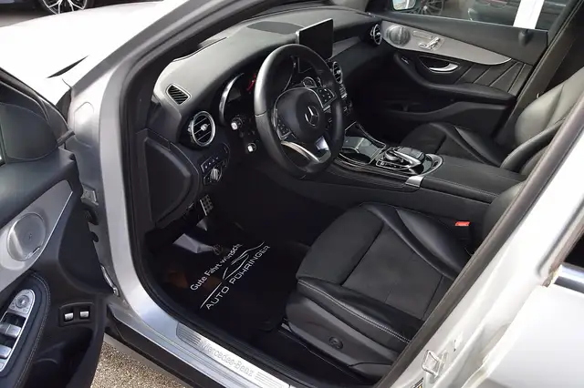 Mercedes-Benz 250 view 4