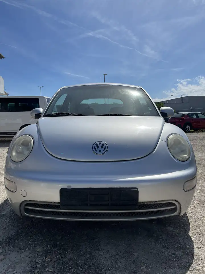 Volkswagen New Beetle 1.6, foto 1