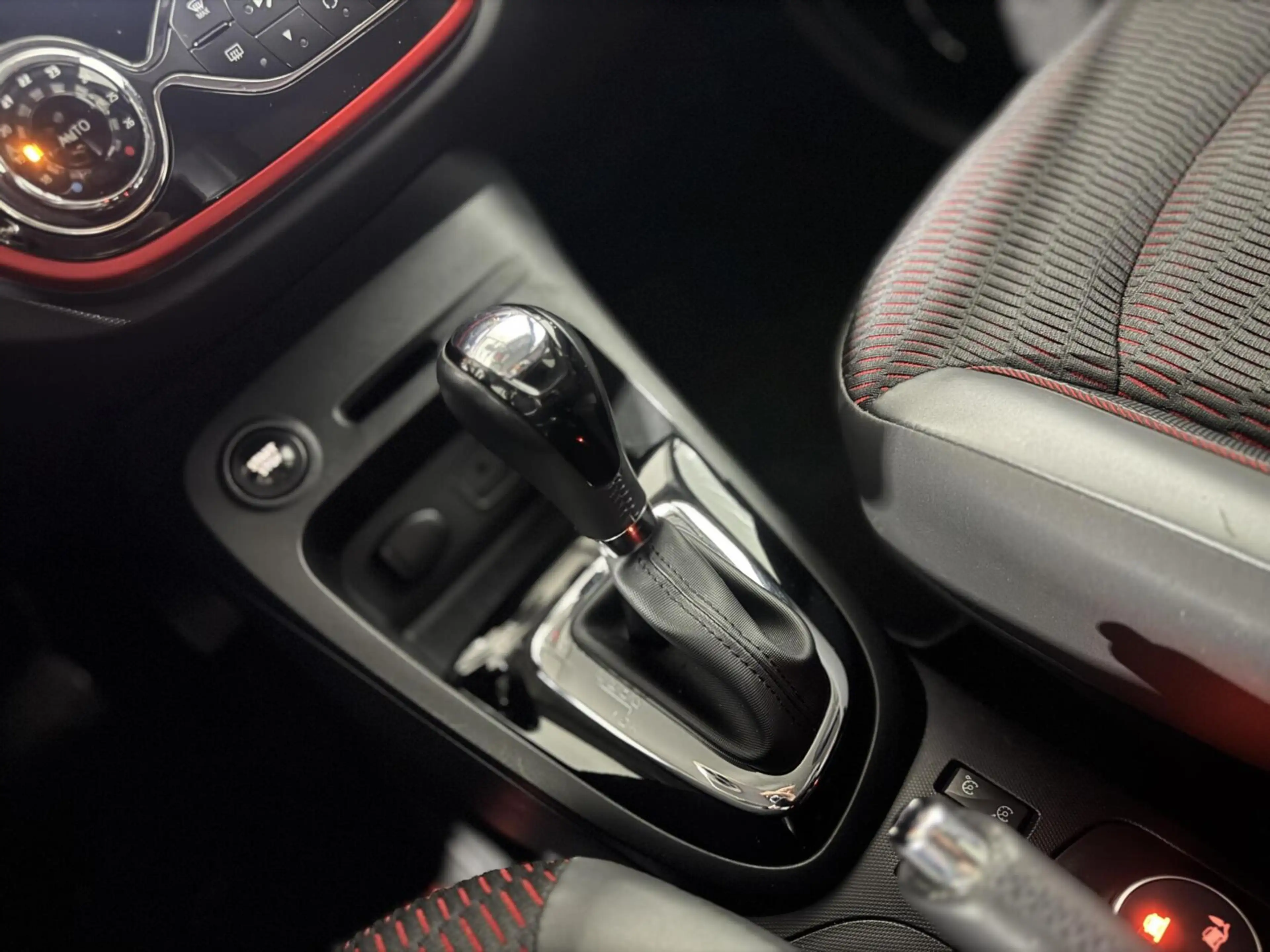 Renault Captur 1.2 TCe Helly Hansen|KEYLESS|CAMERA|CRUISE — photo 22