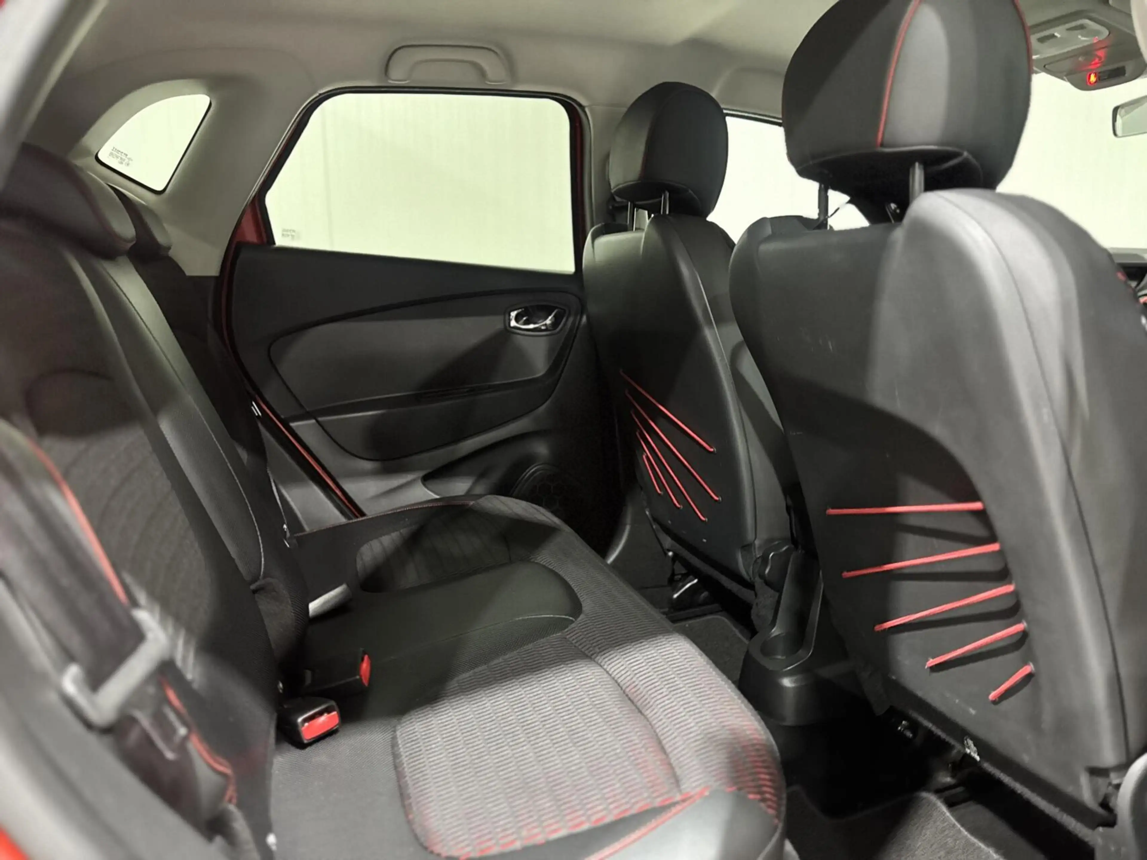 Renault Captur 1.2 TCe Helly Hansen|KEYLESS|CAMERA|CRUISE — photo 13