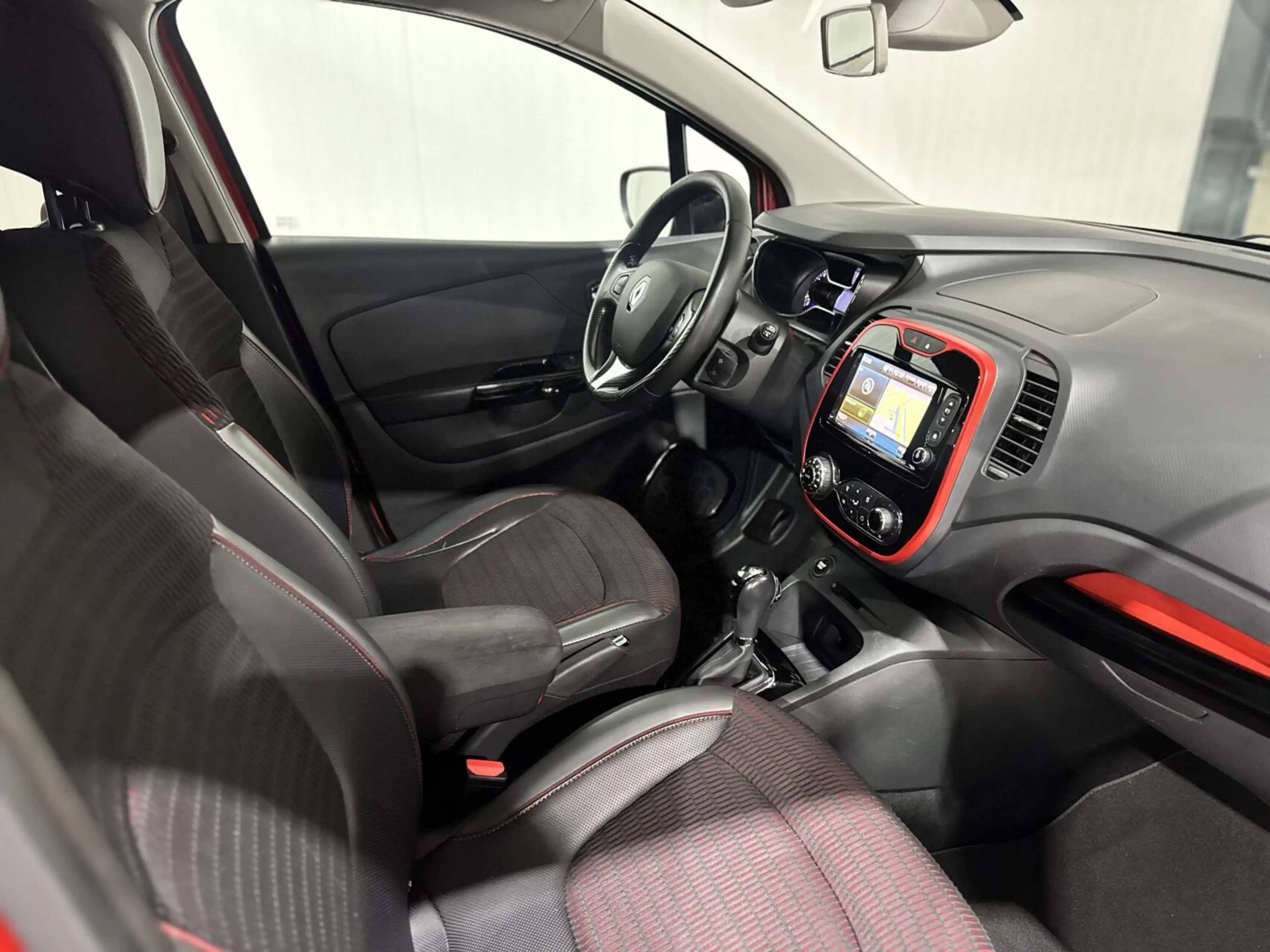Renault Captur 1.2 TCe Helly Hansen|KEYLESS|CAMERA|CRUISE — photo 8