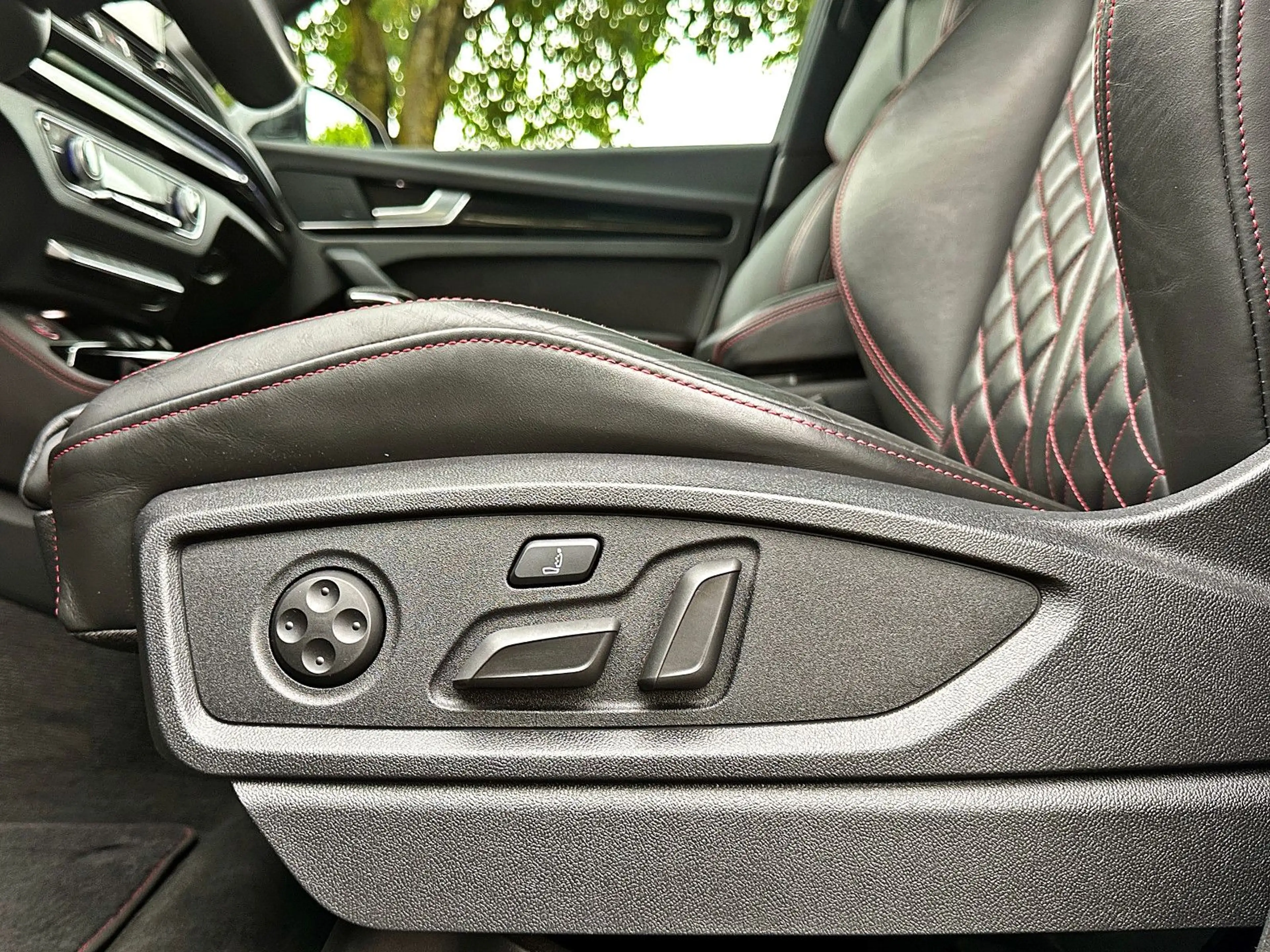 Audi SQ5 TDI qu BLACK HuD AHK LEDER 360° ACC — photo 13