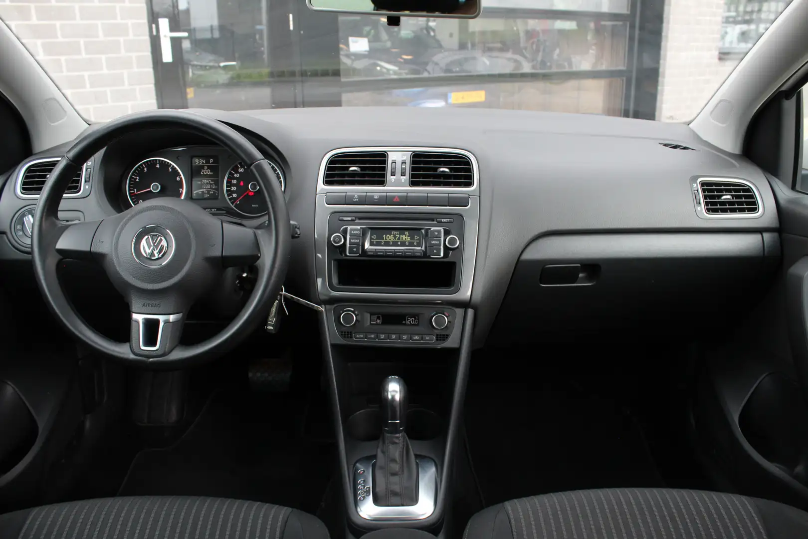 Volkswagen Polo 1.2 TSI Highline / Panoramadak / Automaat / N.A.P. Wit - 2