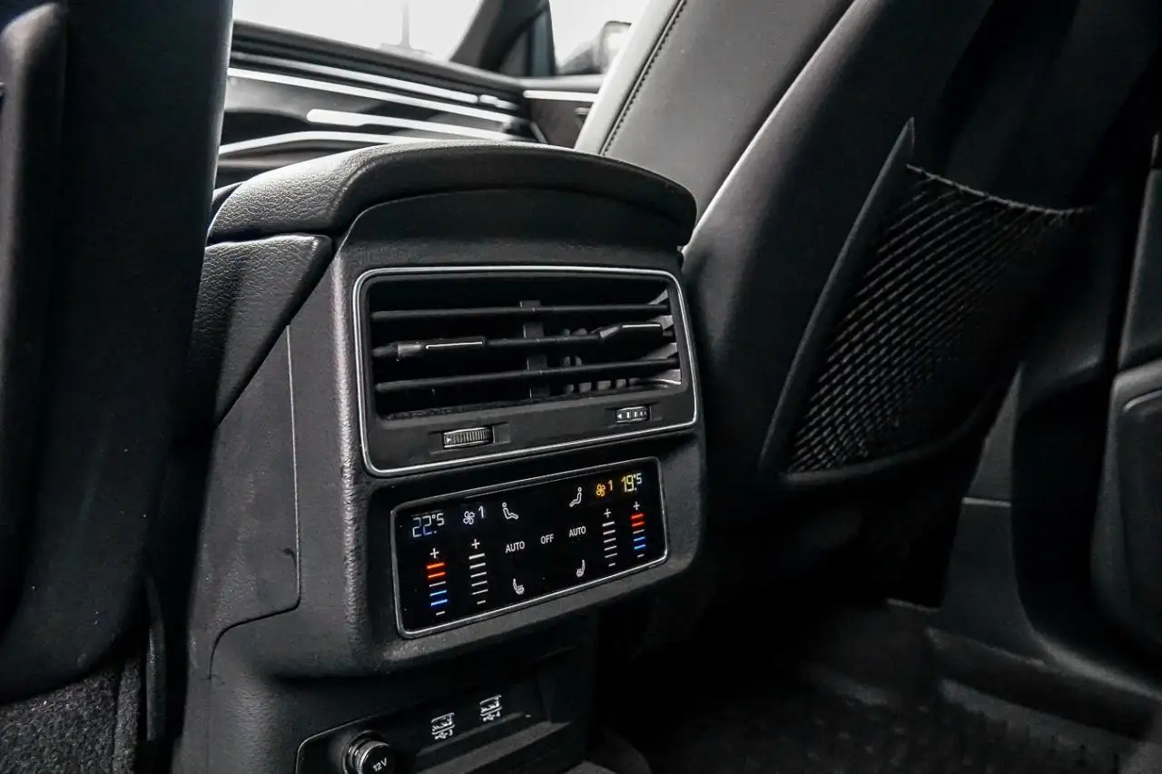 Audi Q8 снимка Audi Q8