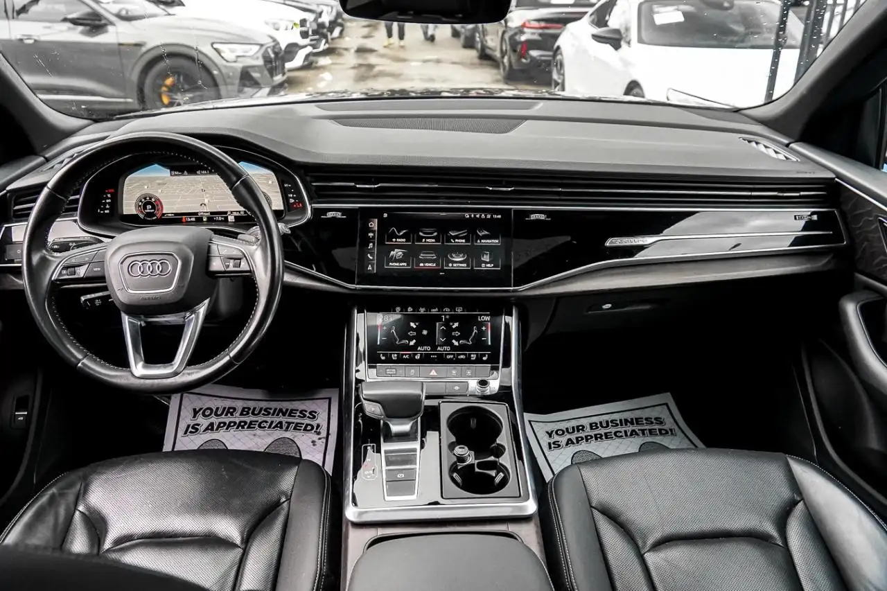 Audi Q8 снимка Audi Q8