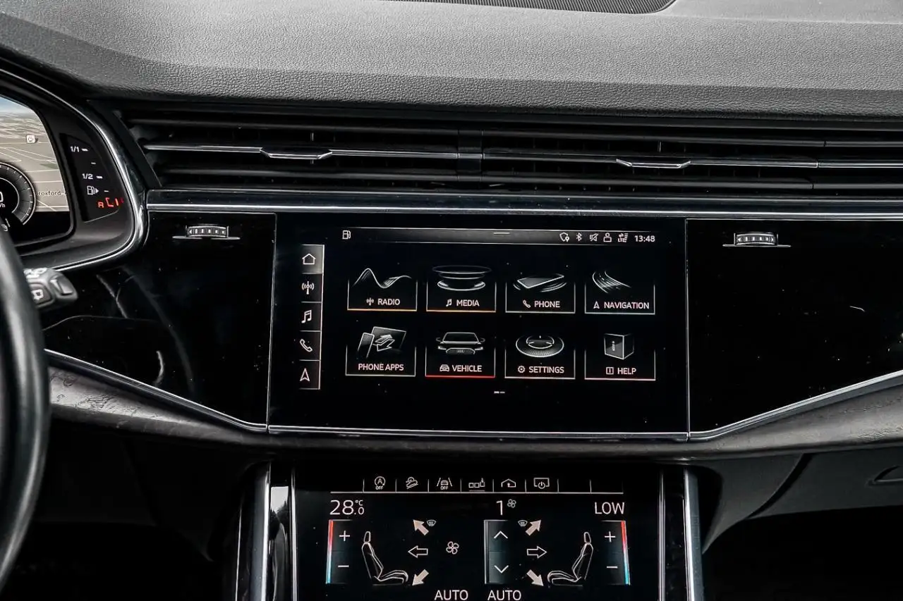 Audi Q8 снимка Audi Q8