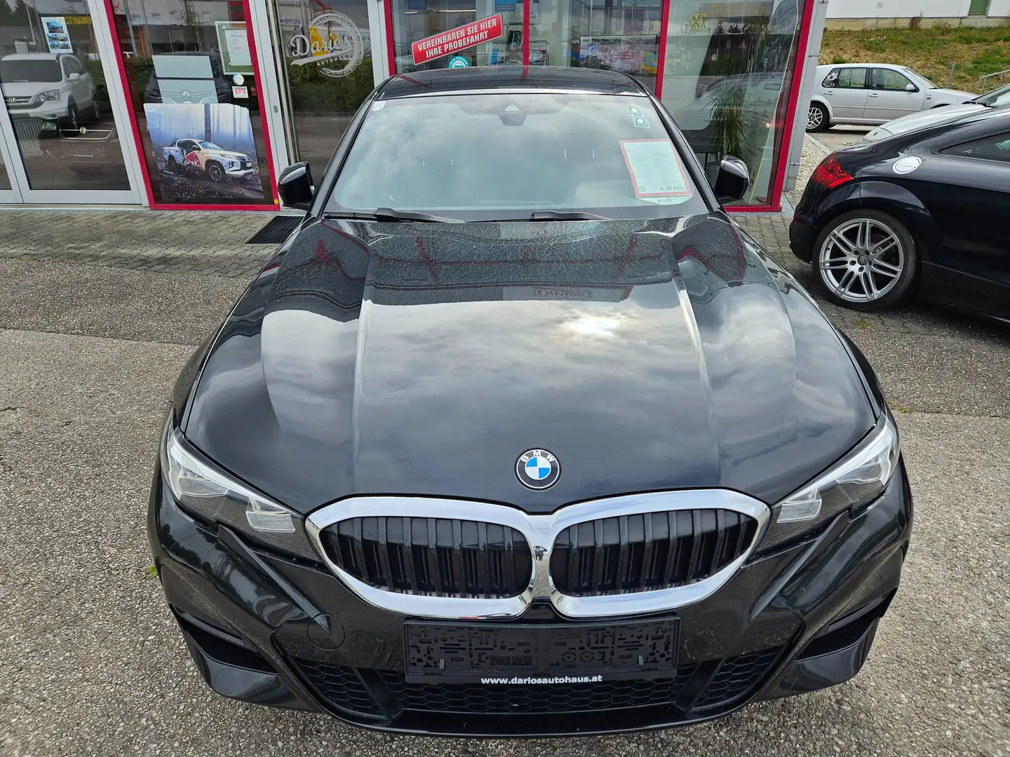 BMW 330 M-Paket, 330 e Advantage Schwarz - 1