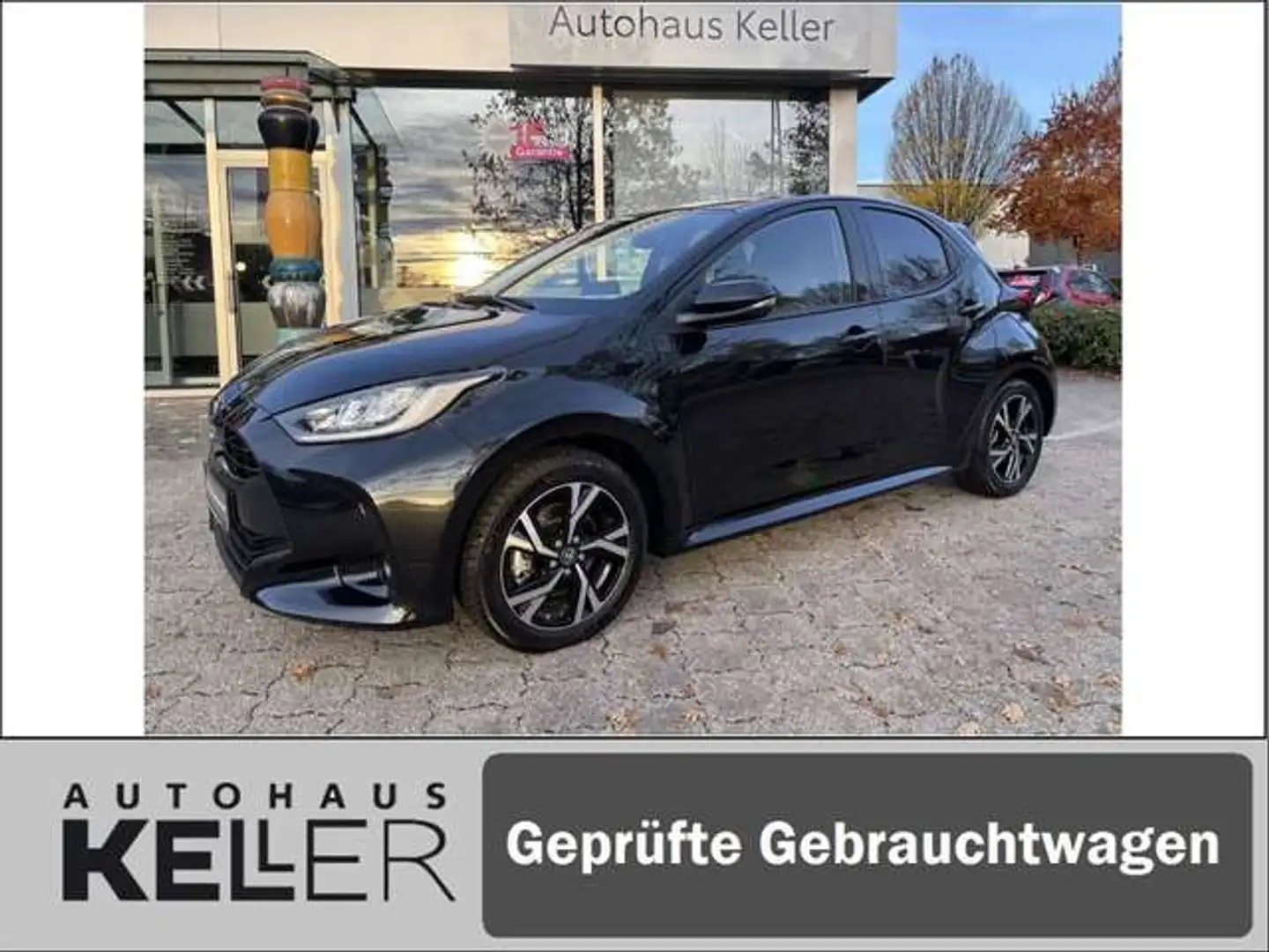 Toyota Yaris Hybrid 116 1.5 VVT-i Teamplayer Schwarz - 1
